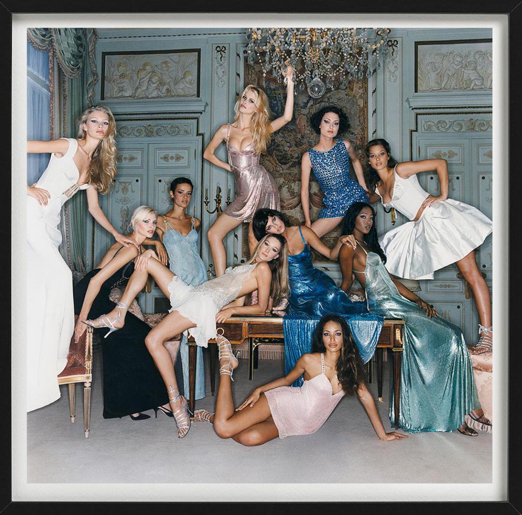 Supermodels – Porträt der berühmten 90er-Jahre-Models in Versace-Kleidung im Angebot 7