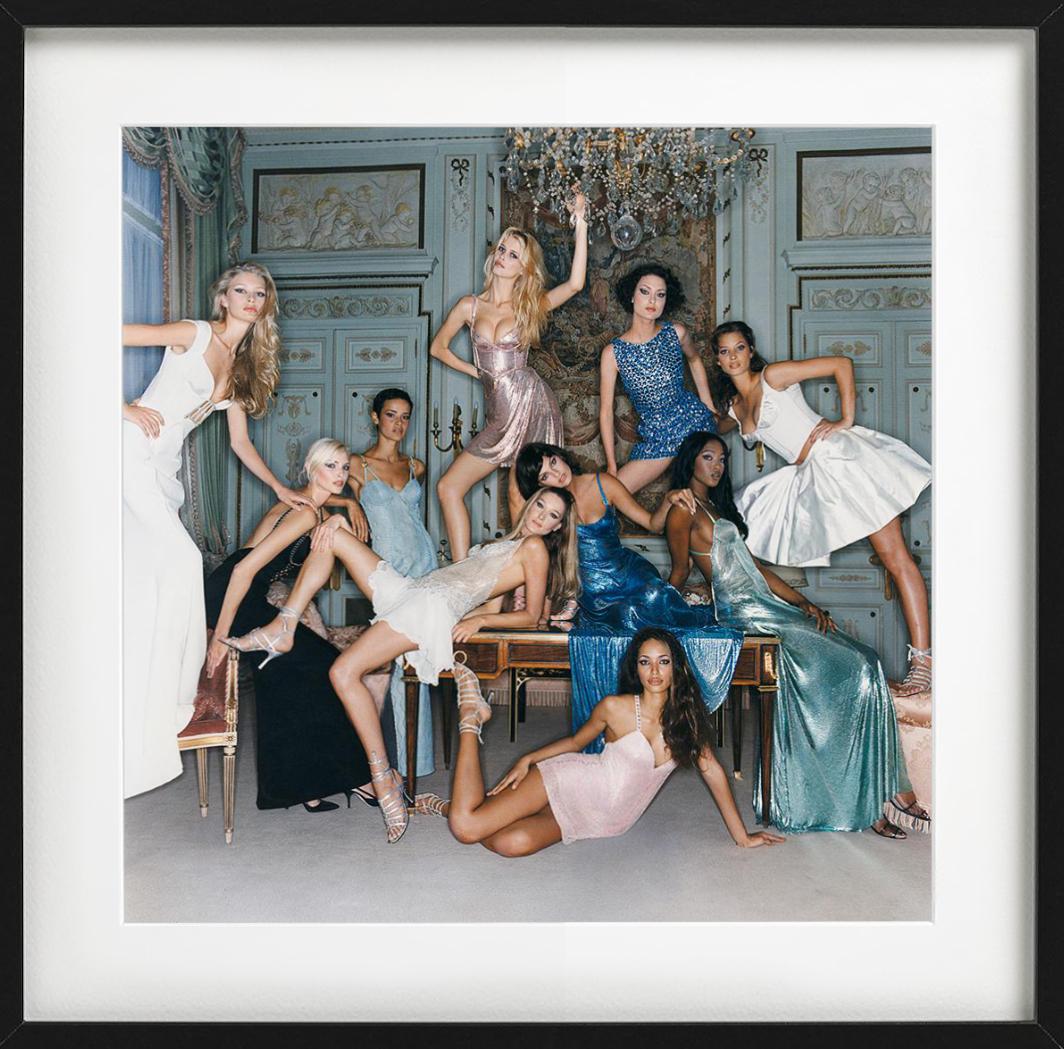 Supermodels – Porträt der berühmten 90er-Jahre-Models in Versace-Kleidung im Angebot 9