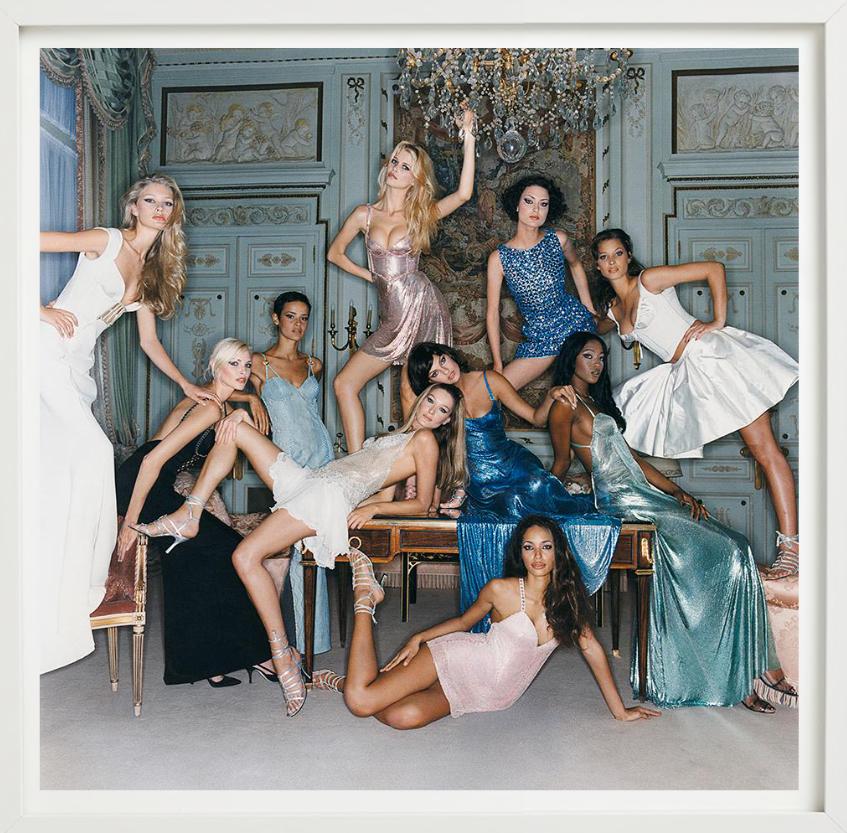 Supermodels – Porträt der berühmten 90er-Jahre-Models in Versace-Kleidung im Angebot 3