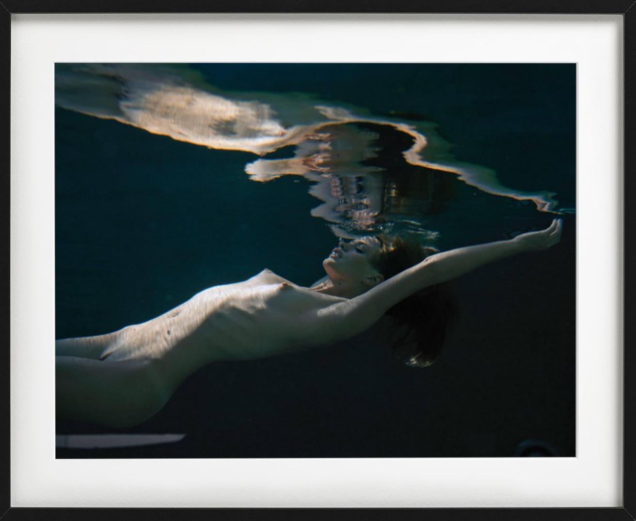 Water Nude, Los Angeles - Contemporary Photograph by Michel Comte