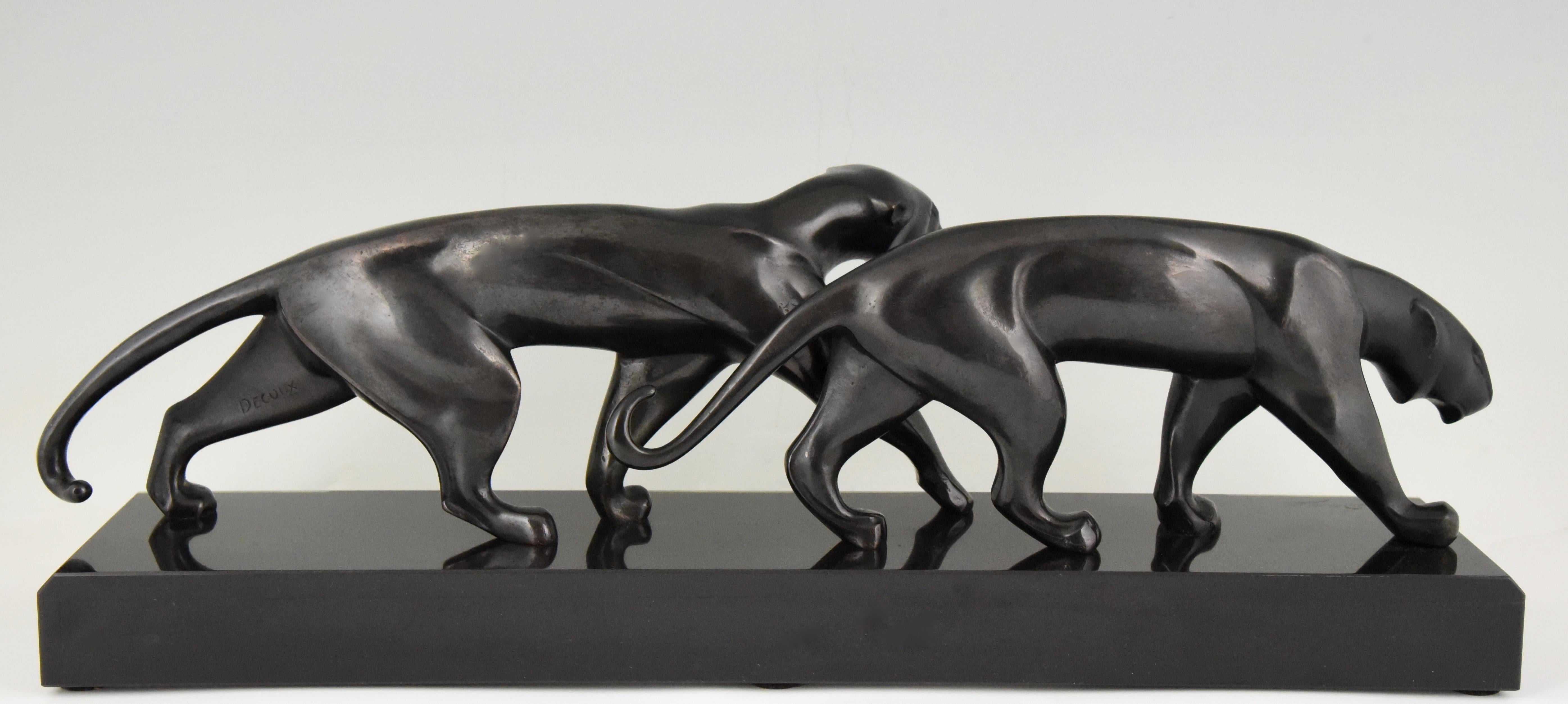 Deux panthères, sculpture en bronze Art Déco de Michel Decoux, France, 1920 Bon état à Antwerp, BE