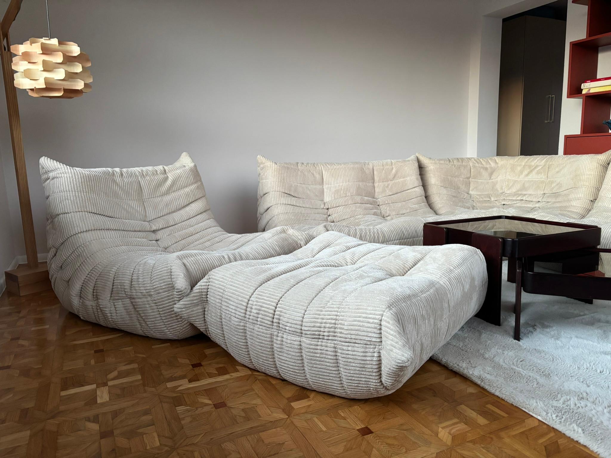 Michel Ducaroy for Ligne Roset Beige Corduroy Togo Sofas, Set of 5 Moderno de mediados de siglo en venta