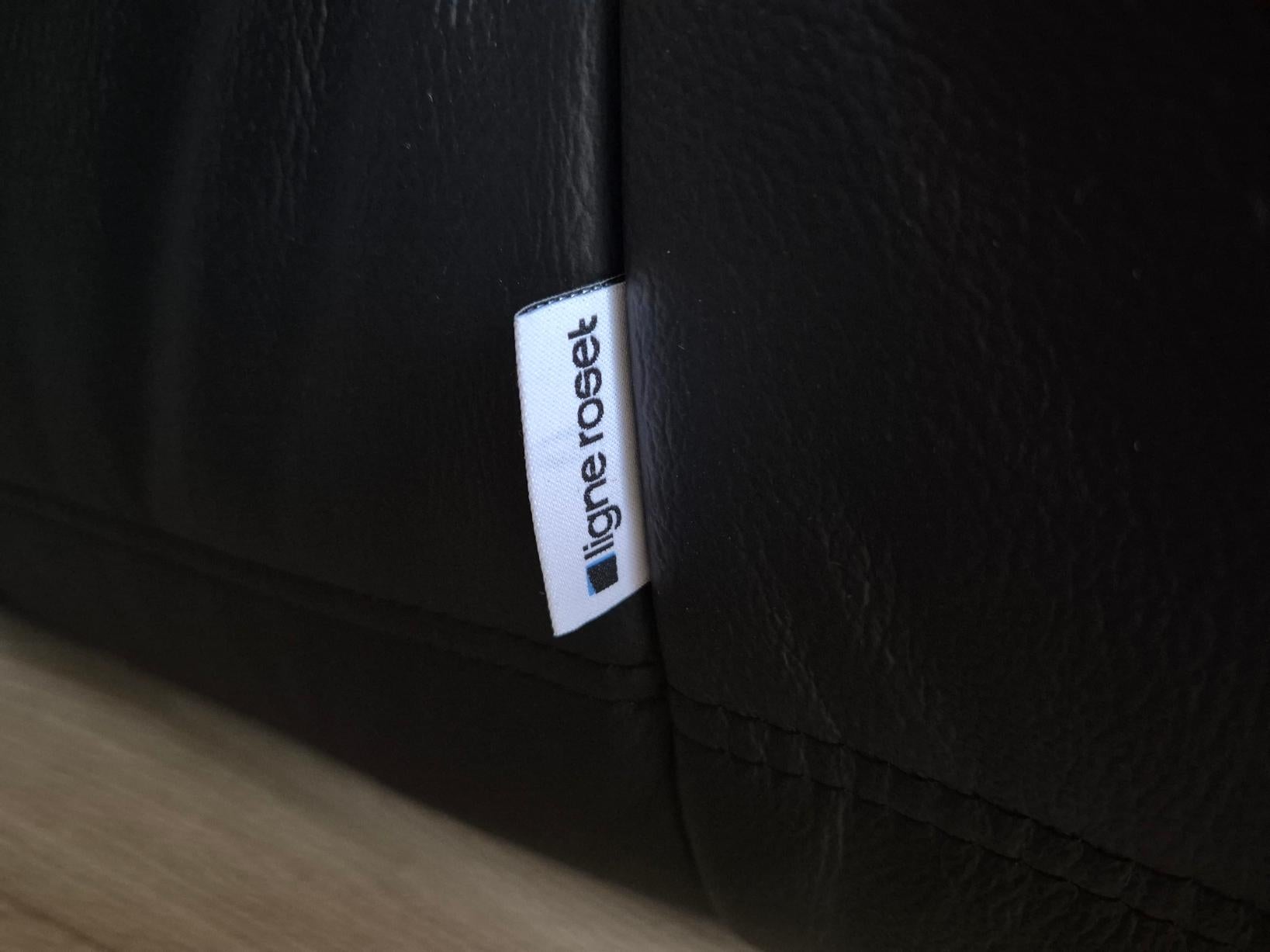 Sofá y puf Togo de piel negra, set de 2, Michel Ducaroy para Ligne Roset 3
