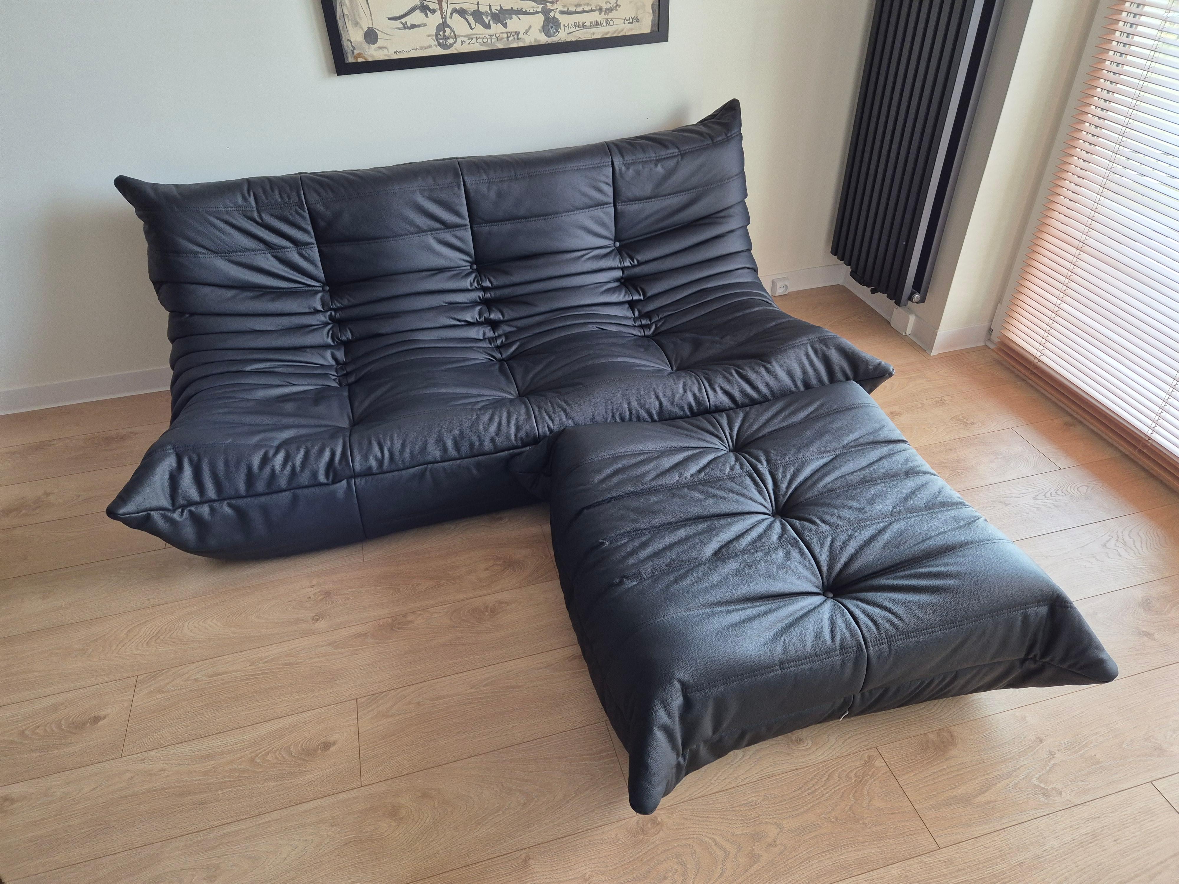 Sofá y puf Togo de piel negra, set de 2, Michel Ducaroy para Ligne Roset en venta 4