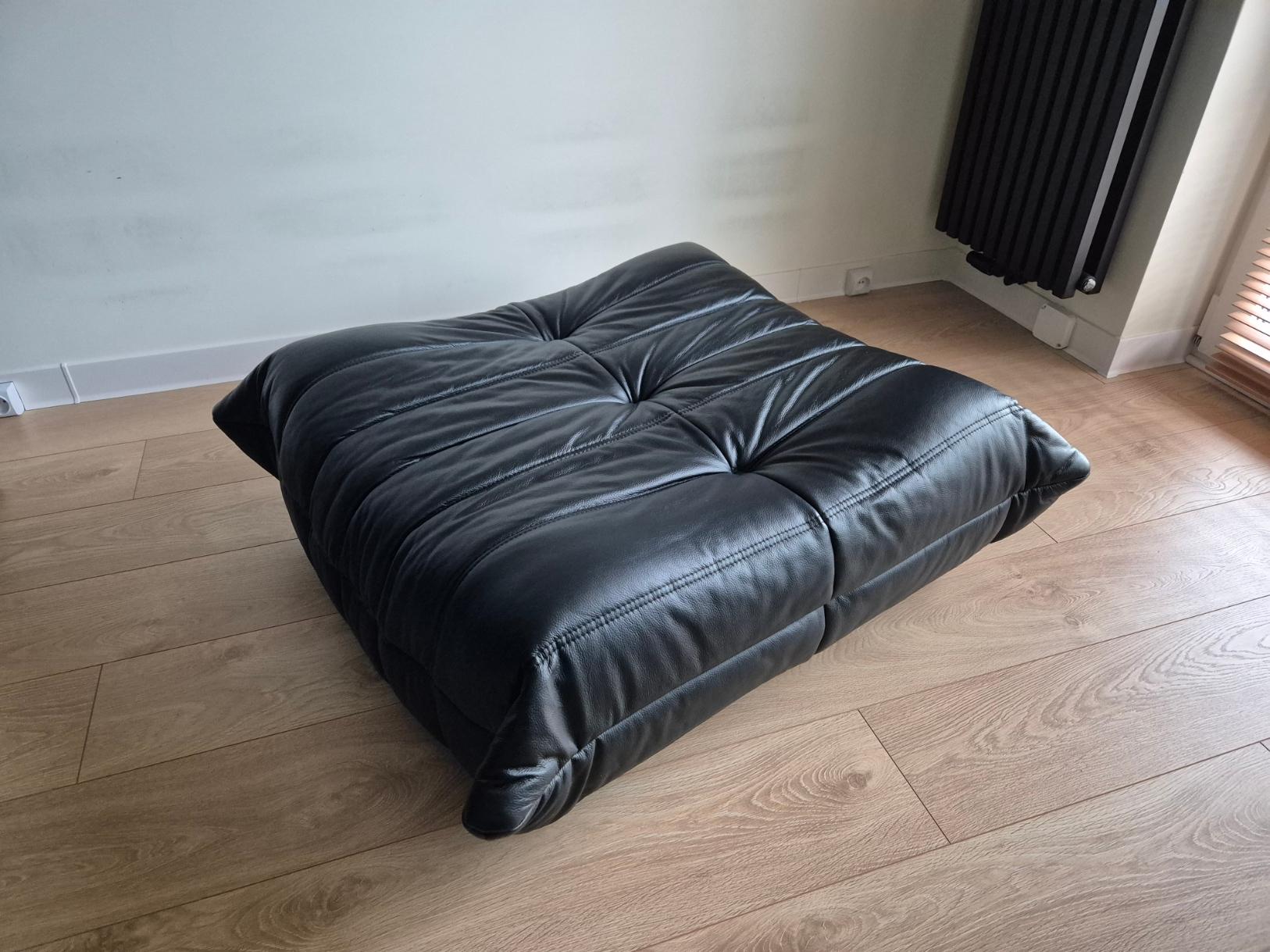Sofá y puf Togo de piel negra, set de 2, Michel Ducaroy para Ligne Roset 8