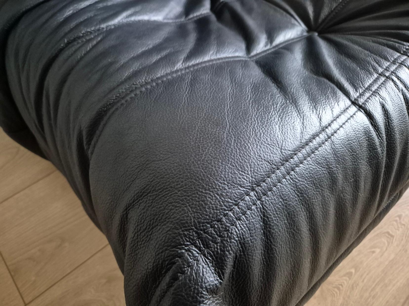 Sofá y puf Togo de piel negra, set de 2, Michel Ducaroy para Ligne Roset Francés