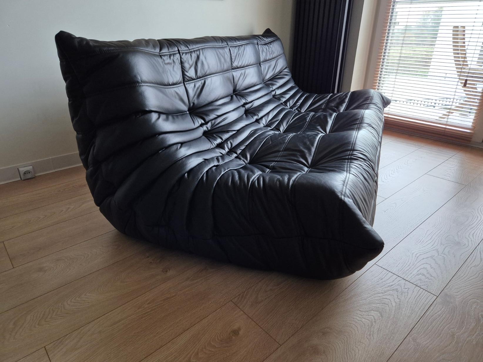 Sofá y puf Togo de piel negra, set de 2, Michel Ducaroy para Ligne Roset Siglo XXI y contemporáneo