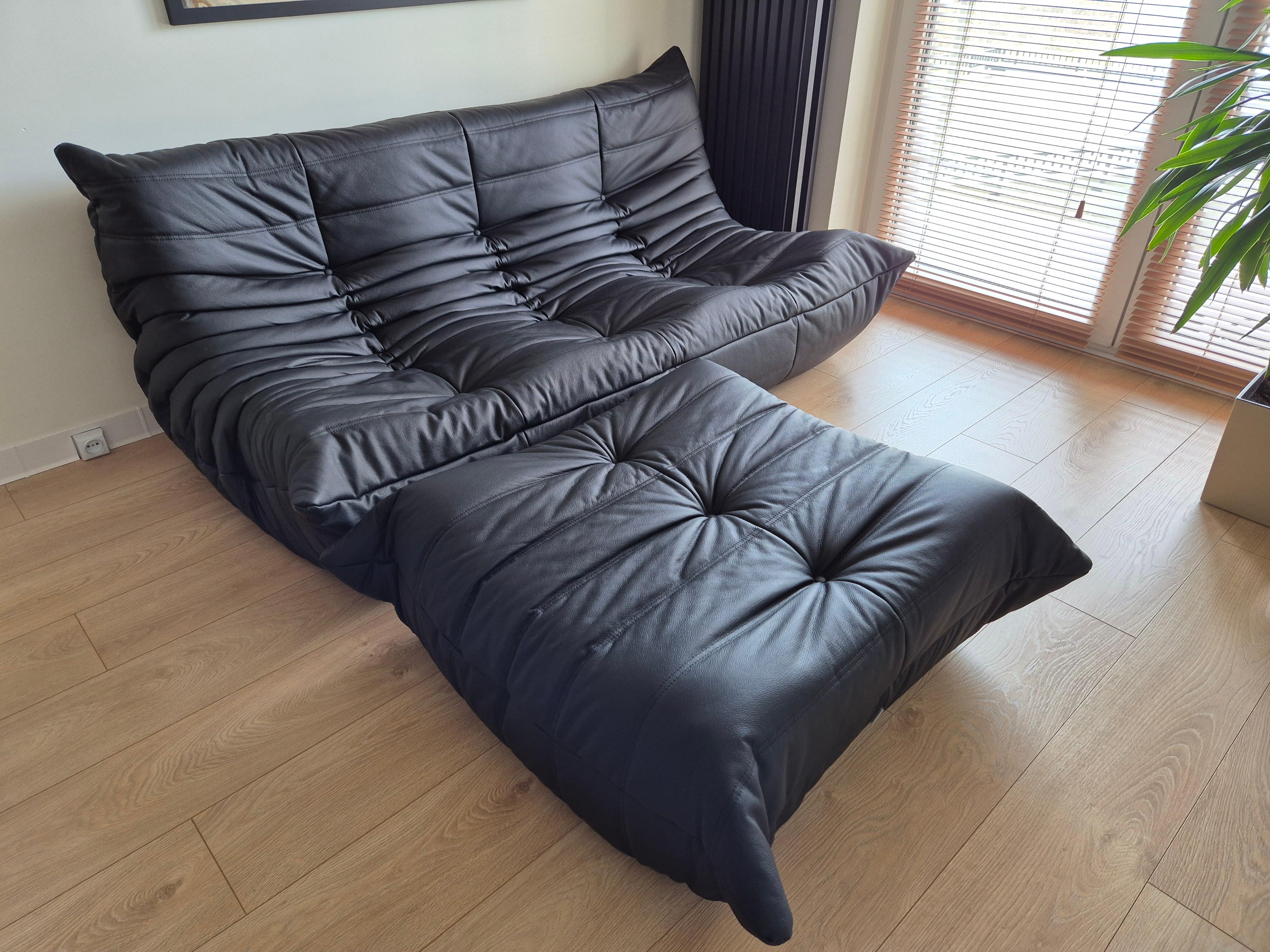 Sofá y puf Togo de piel negra, set de 2, Michel Ducaroy para Ligne Roset en venta 2