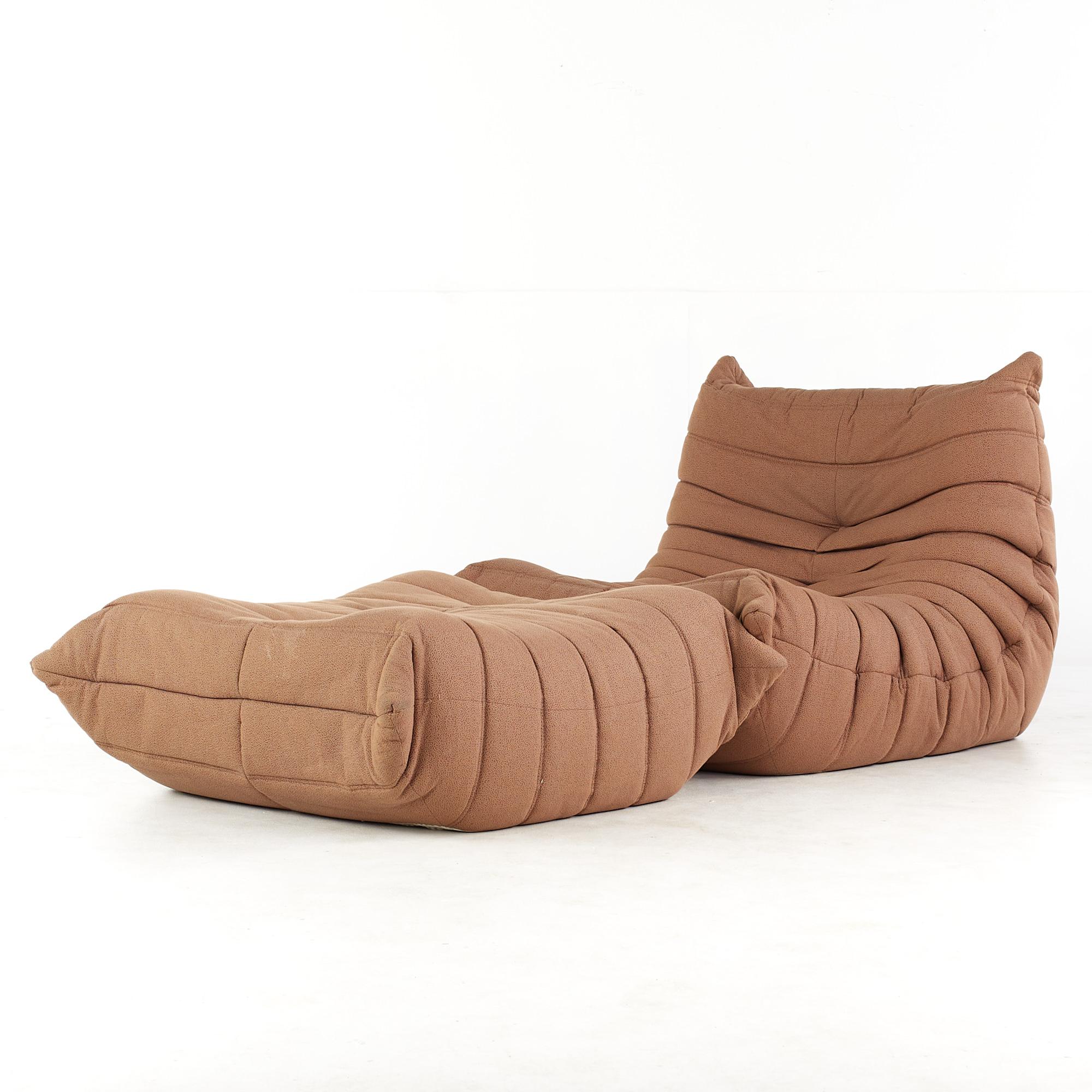 Michel Ducaroy für Ligne Roset: Togo-Loungesessel mit Ottomane, Mitte des Jahrhunderts (Moderne der Mitte des Jahrhunderts) im Angebot