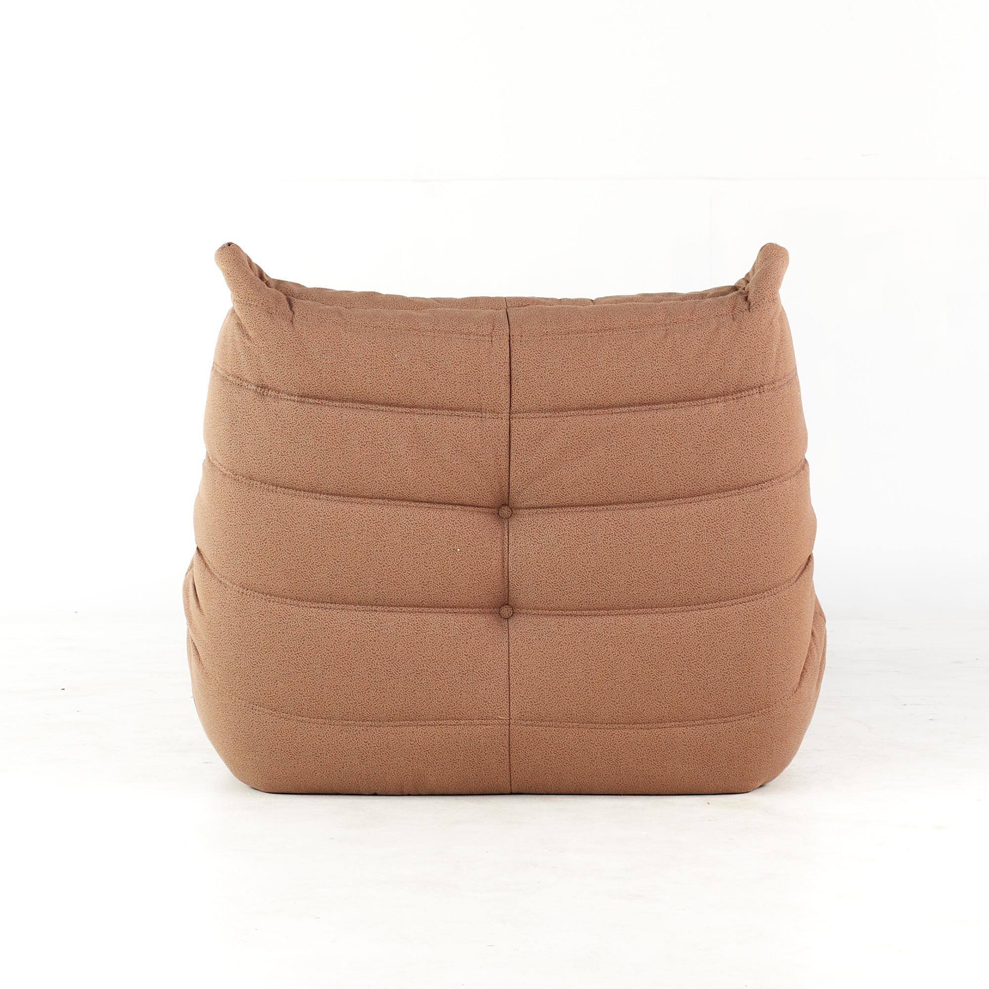 Michel Ducaroy für Ligne Roset: Togo-Loungesessel mit Ottomane, Mitte des Jahrhunderts im Zustand „Gut“ im Angebot in Countryside, IL