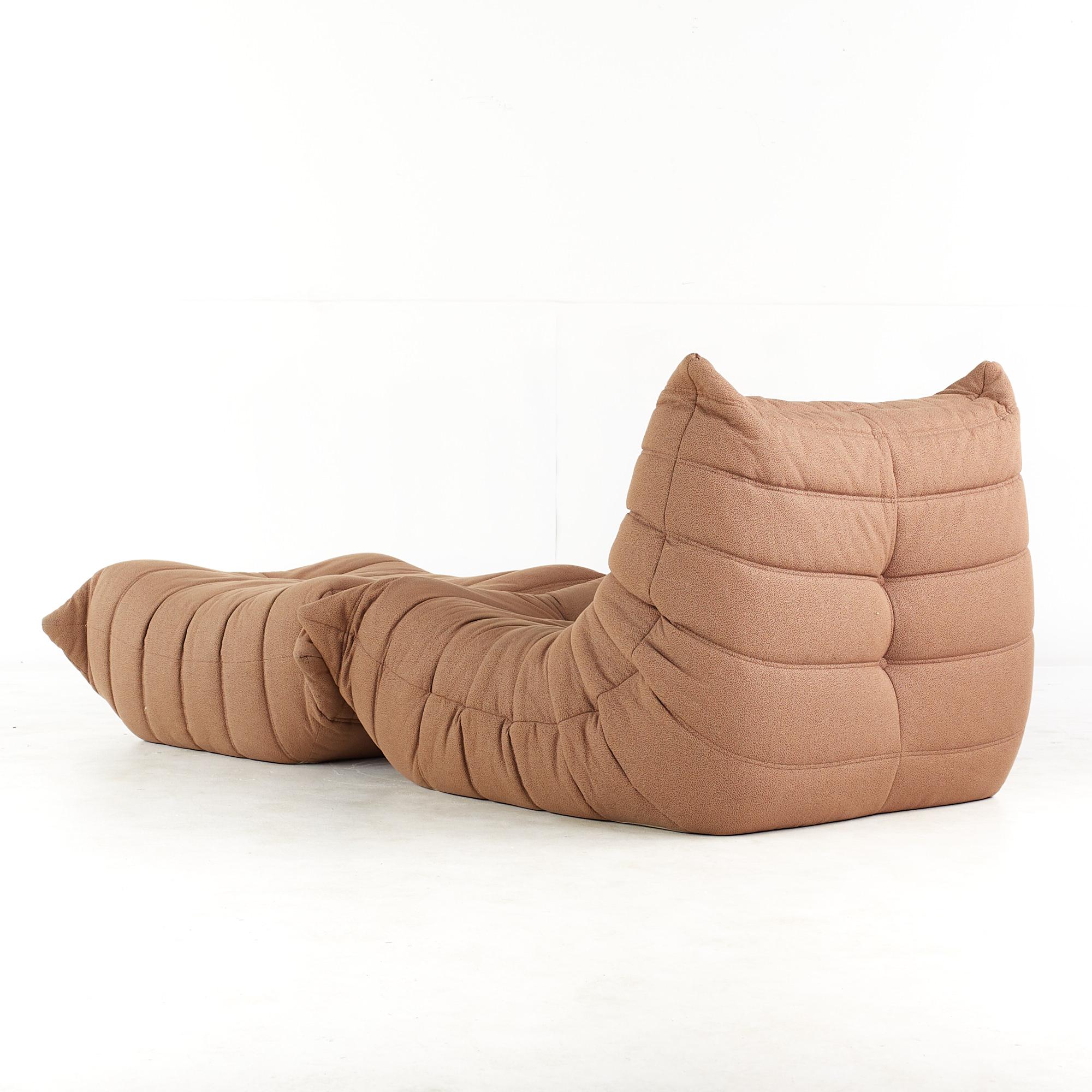 Michel Ducaroy für Ligne Roset: Togo-Loungesessel mit Ottomane, Mitte des Jahrhunderts (Ende des 20. Jahrhunderts) im Angebot