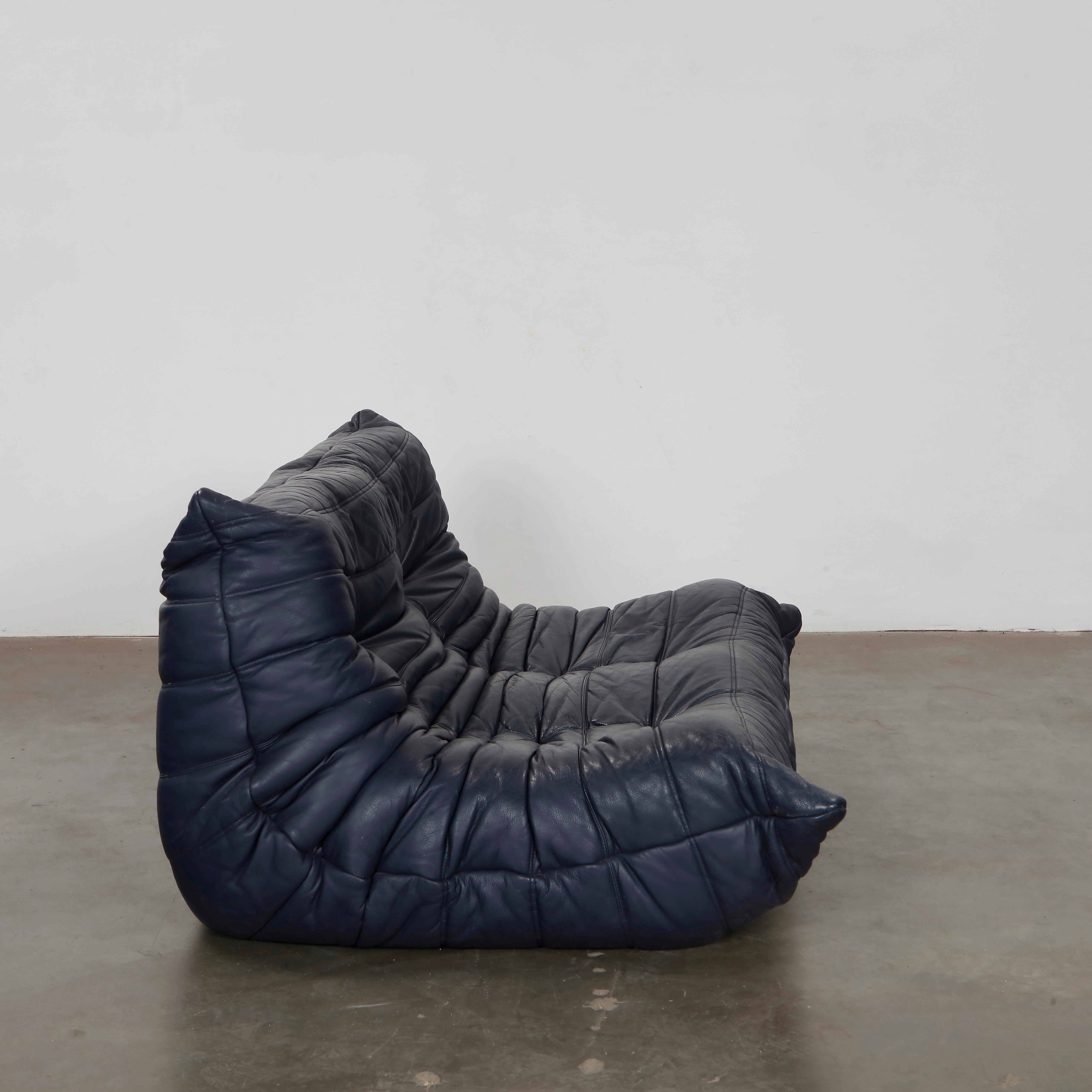 Michel Ducaroy für Ligne Roset, Marineblaues zweisitziges Togo-Sofa, 1980er Jahre (Französisch) im Angebot