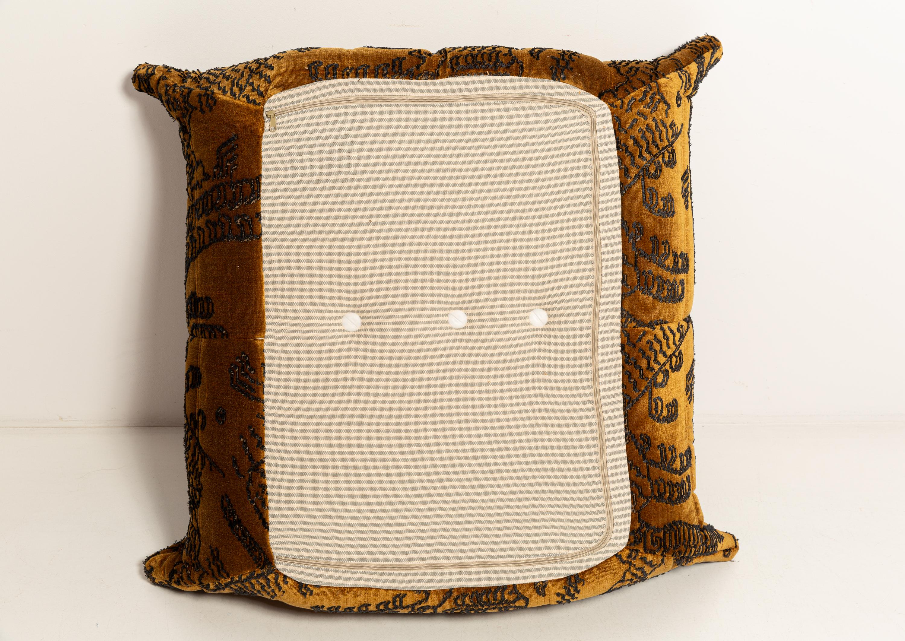 Michel Ducaroy for Ligne Roset TOGO Footstool Ottoman in Tiger Mountain by Dedar en vente 3