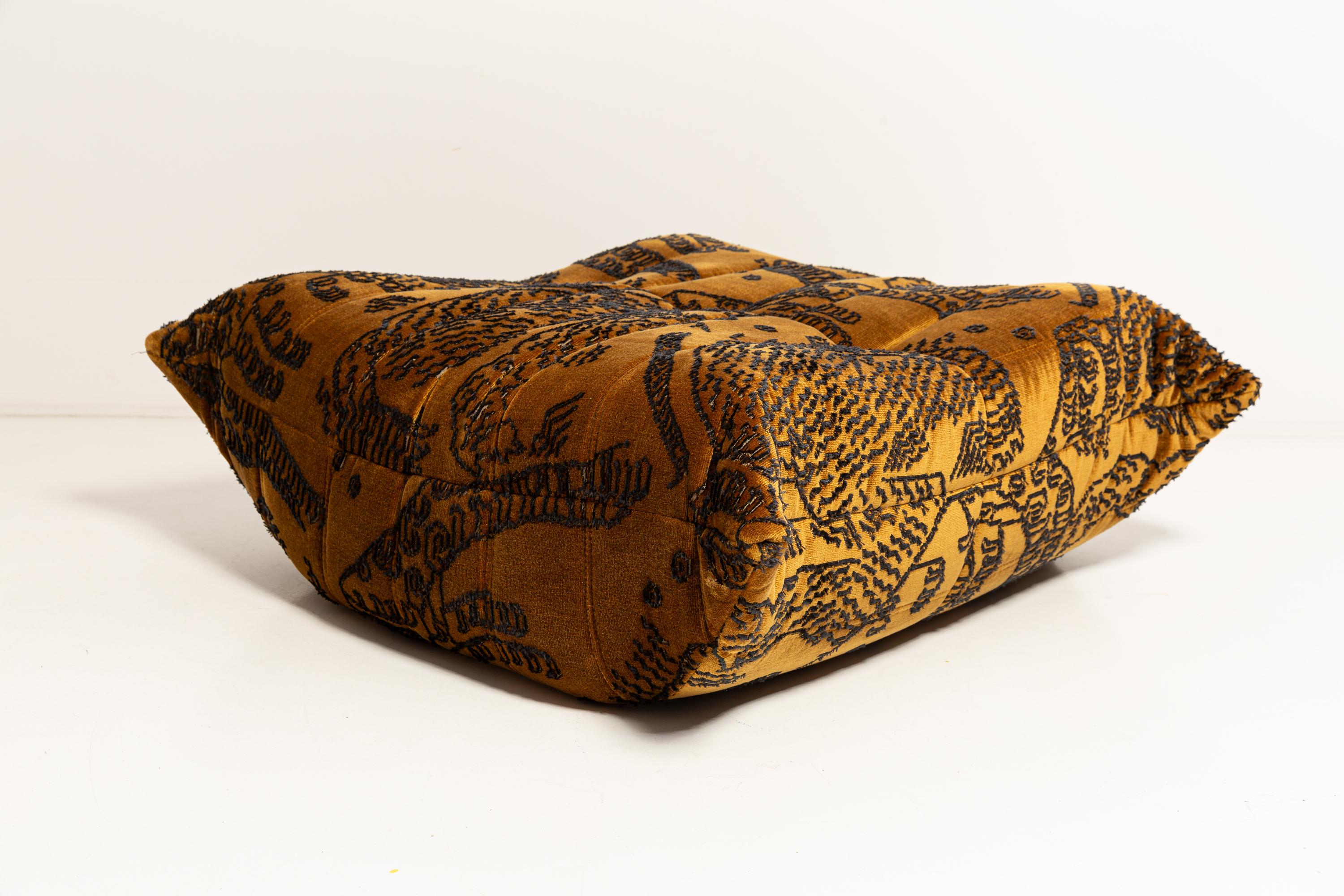 Mid-Century Modern Michel Ducaroy for Ligne Roset TOGO Footstool Ottoman in Tiger Mountain by Dedar en vente