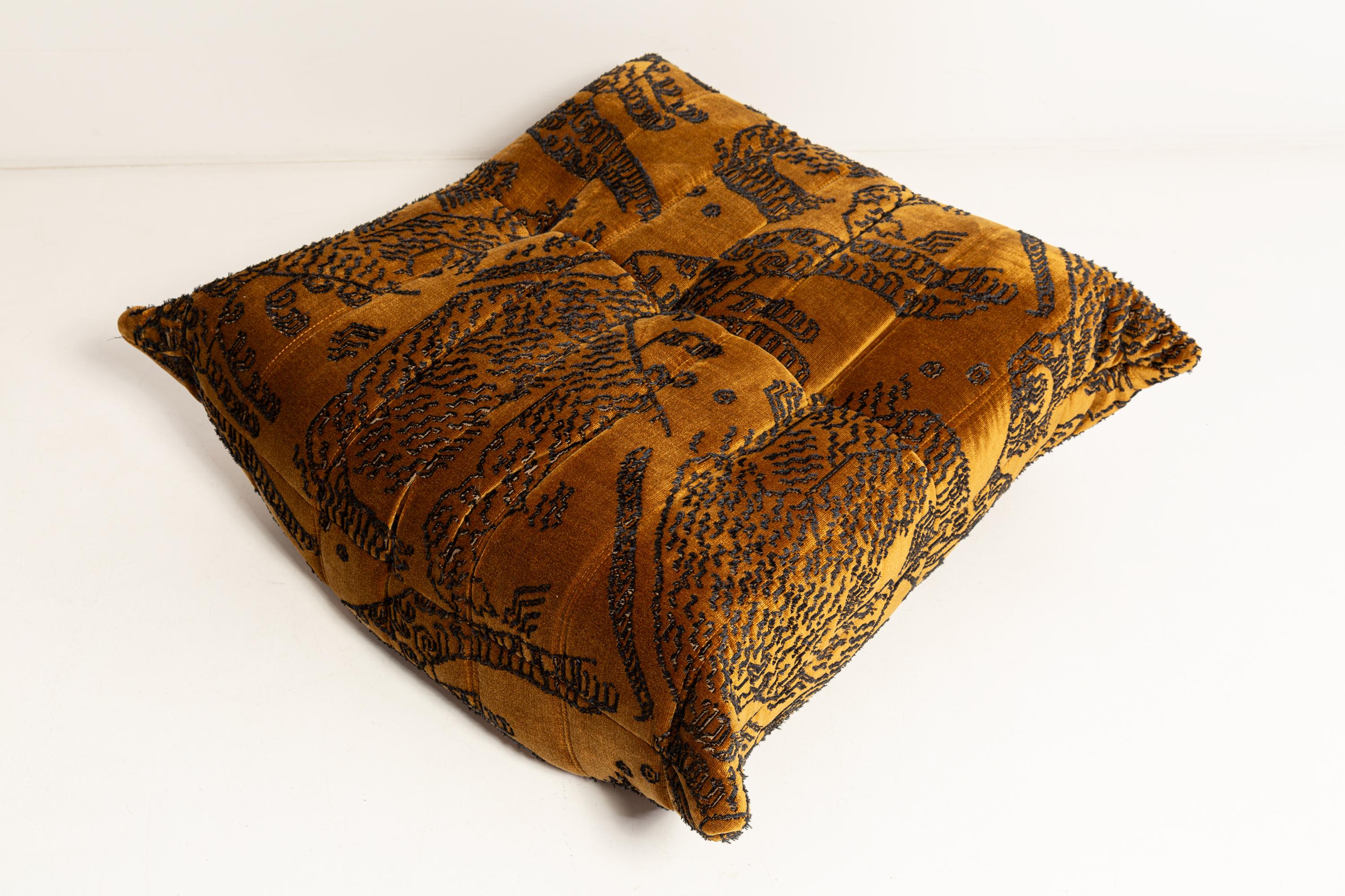 Français Michel Ducaroy for Ligne Roset TOGO Footstool Ottoman in Tiger Mountain by Dedar en vente