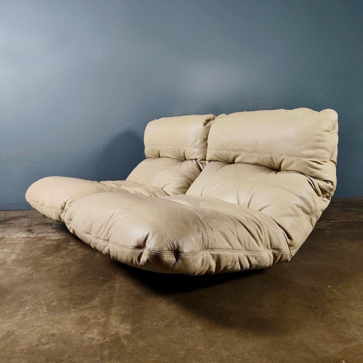 Mid-Century Modern Canapé, fauteuil et repose-pieds Deux Seater de Michel Ducaroy Marsala par Ligne Roset