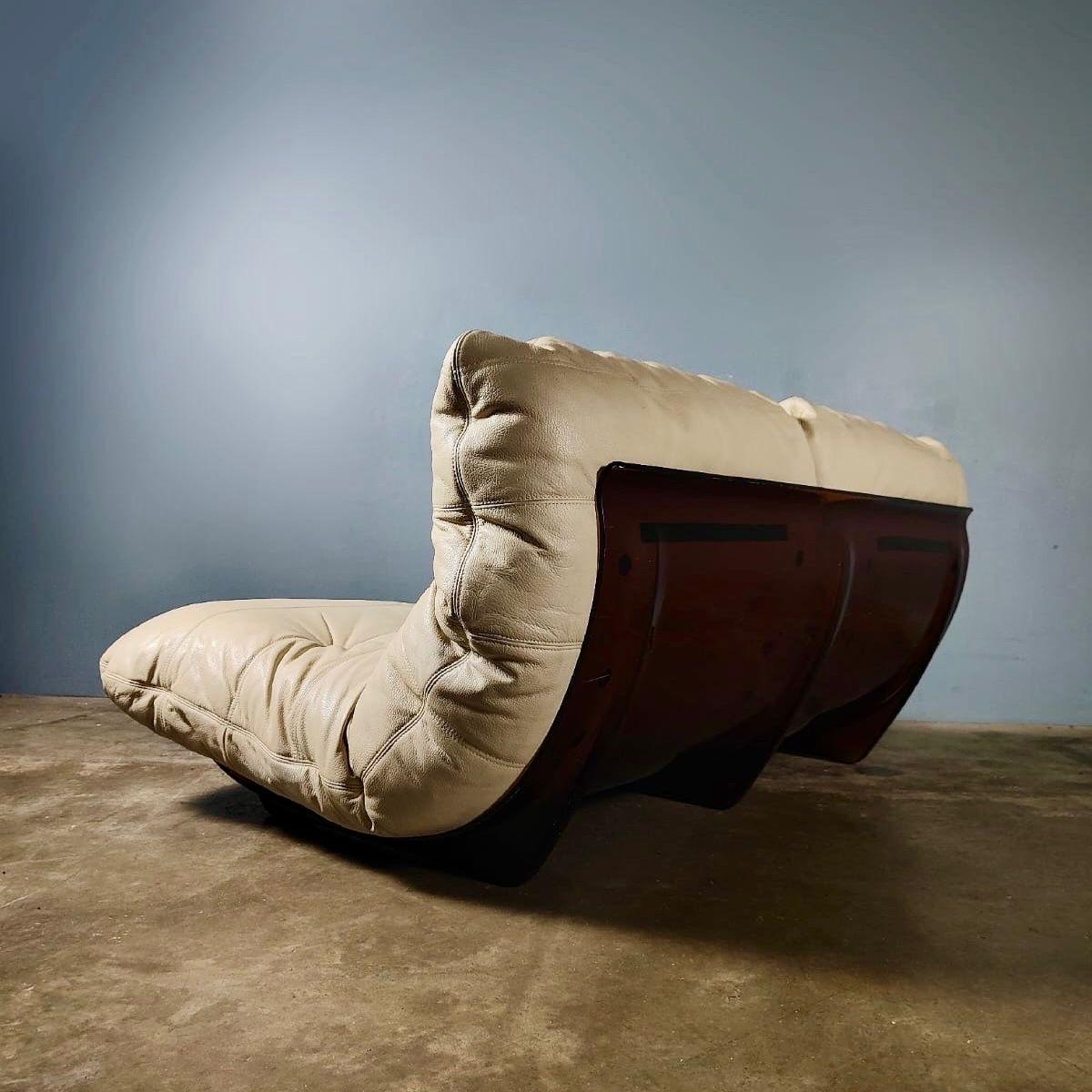 Cuir Canapé, fauteuil et repose-pieds Deux Seater de Michel Ducaroy Marsala par Ligne Roset