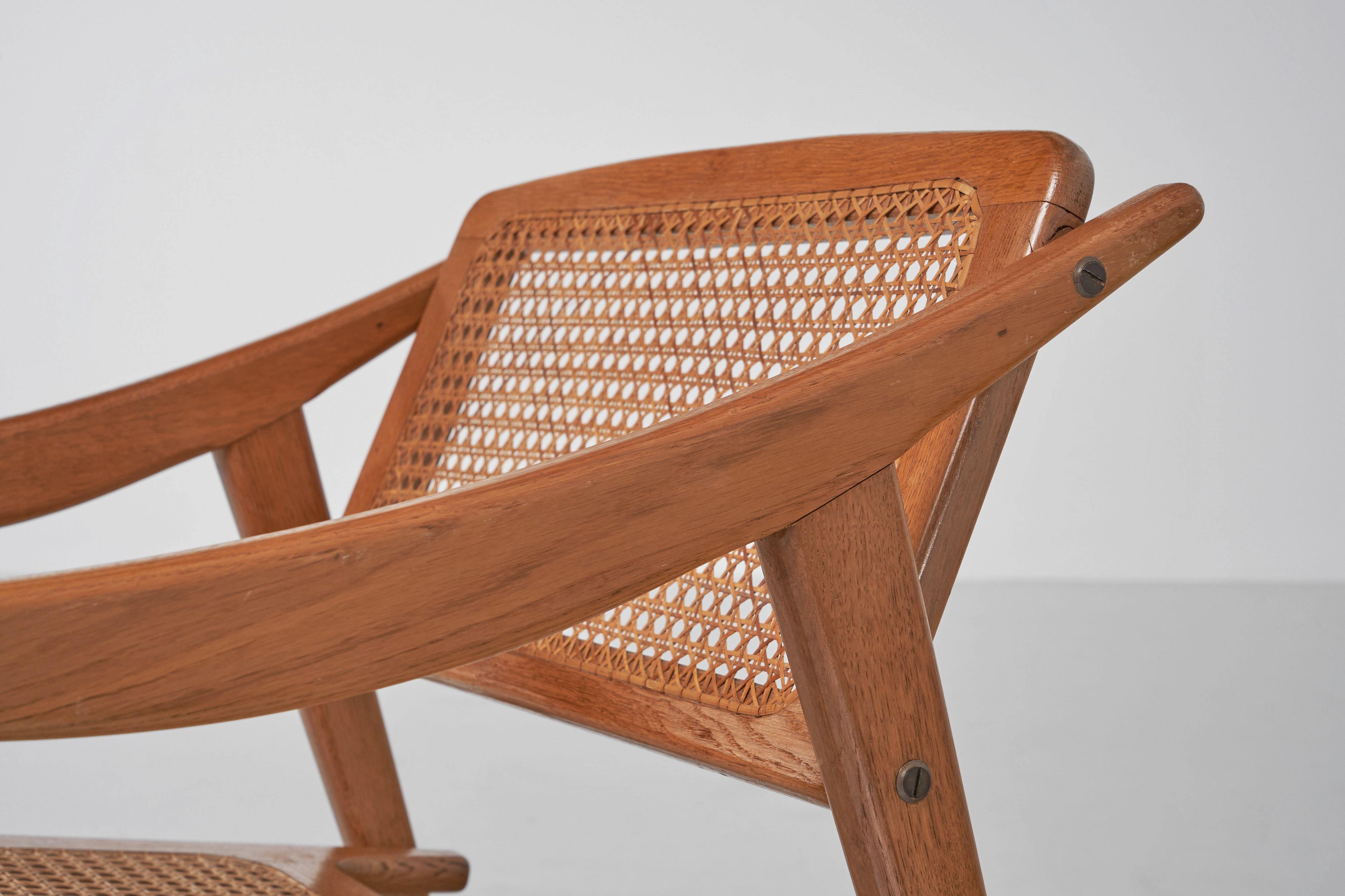 Einer der Favoriten von MMD ist dieser Sessel, der von Michel Ducaroy entworfen und von SNA Roset in den 1950er Jahren in Frankreich hergestellt wurde. Michel Ducaroy, der durch sein Sofa Togo für sein eigenes Unternehmen Ligne Roset berühmt wurde,