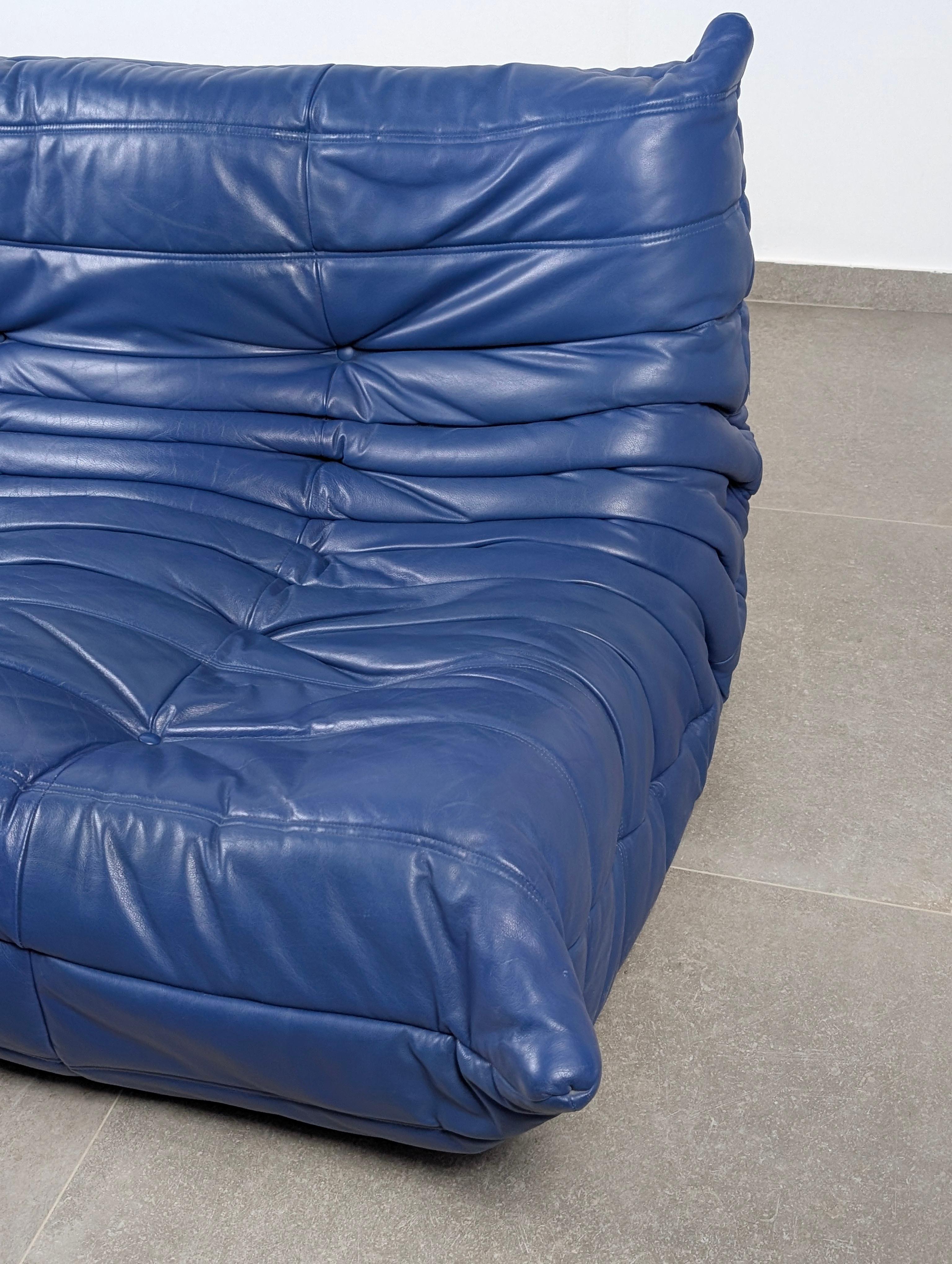 Postmoderno Michel Ducaroy Togo Divano a 3 posti in pelle blu Ligne Roset Francia Anni '80 in vendita