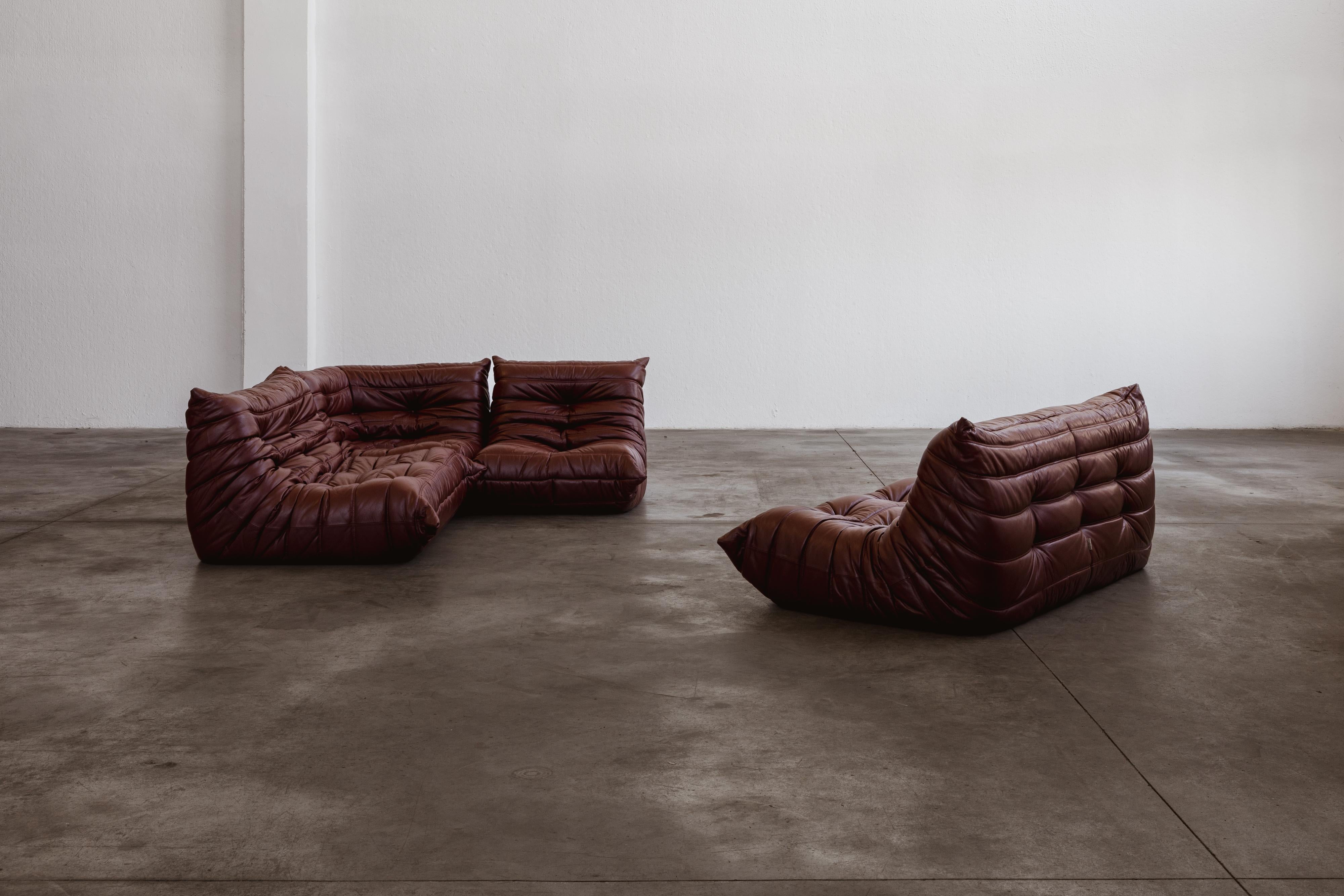 Michel Ducaroy “Togo” Modular Sofa for Ligne Roset, Burgundy, 1973, Set of 4 For Sale 1