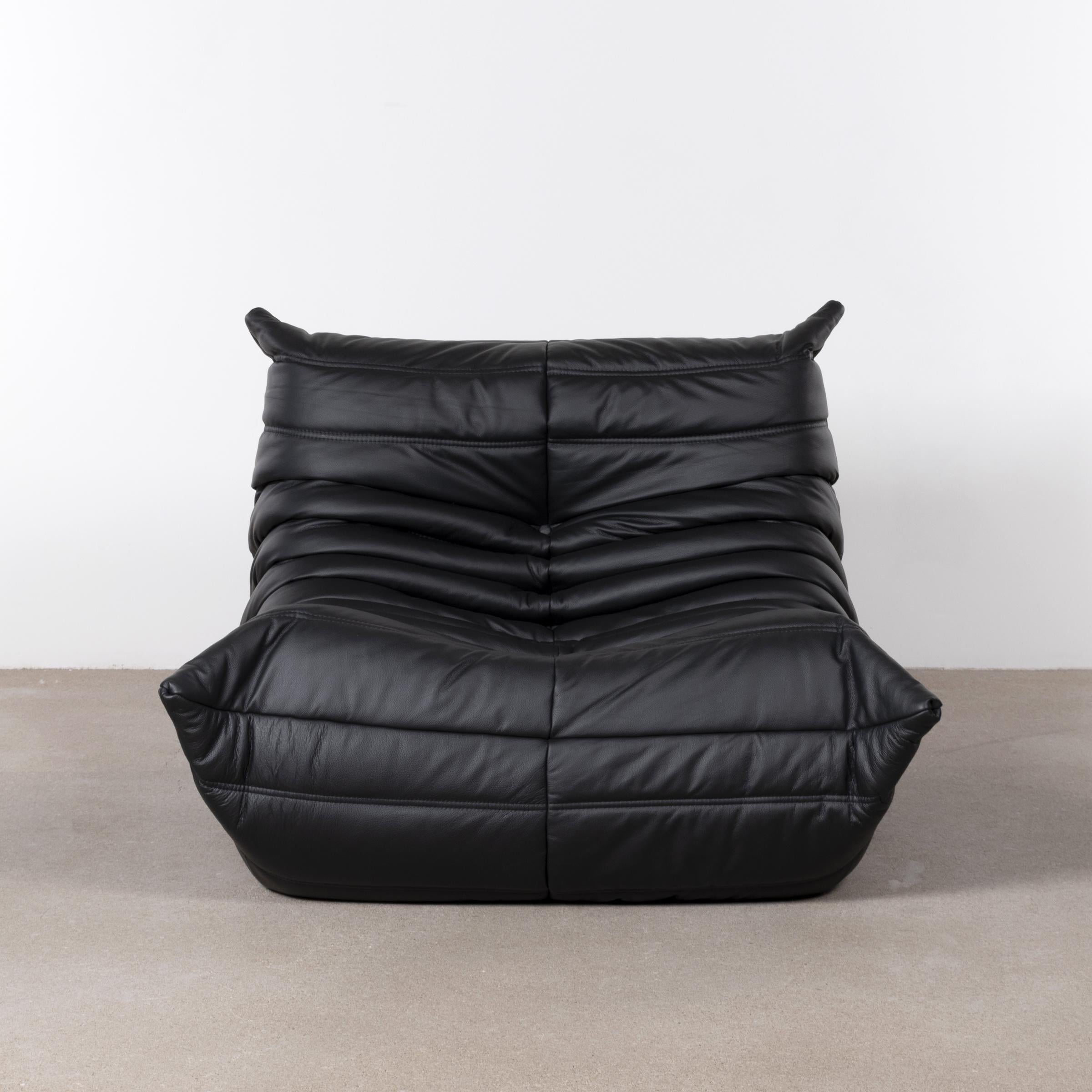 Late 20th Century Michel Ducaroy Togo One-Seat Sofa in Black Leather for Ligne Roset, 1973