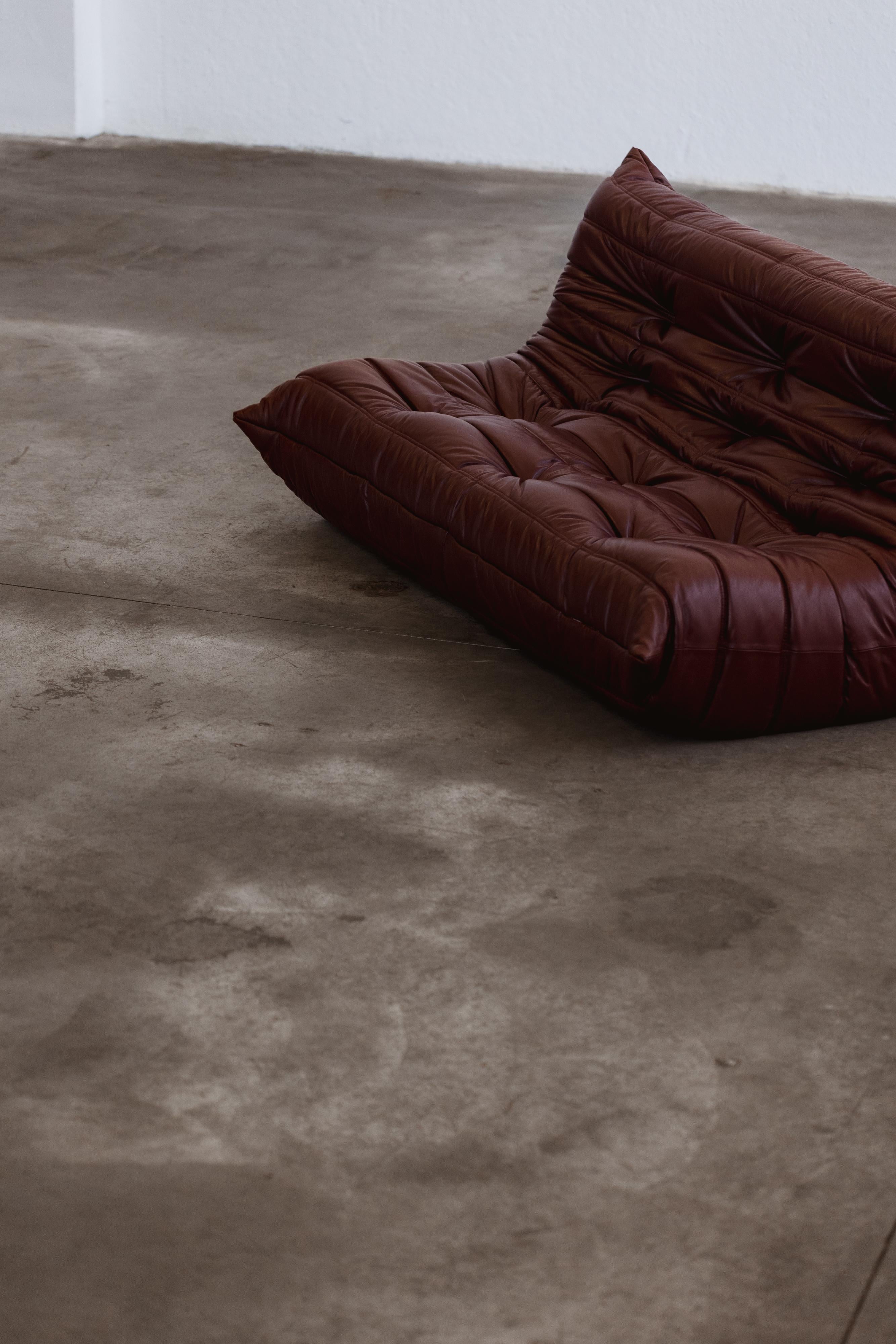Michel Ducaroy Togo Dreisitzer-Sofa für Ligne Roset, burgunderrotes Leder, 1973 (Ende des 20. Jahrhunderts) im Angebot