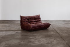 Divano a due posti "Togo" di Michel Ducaroy per Ligne Roset, pelle bordeaux, 1973