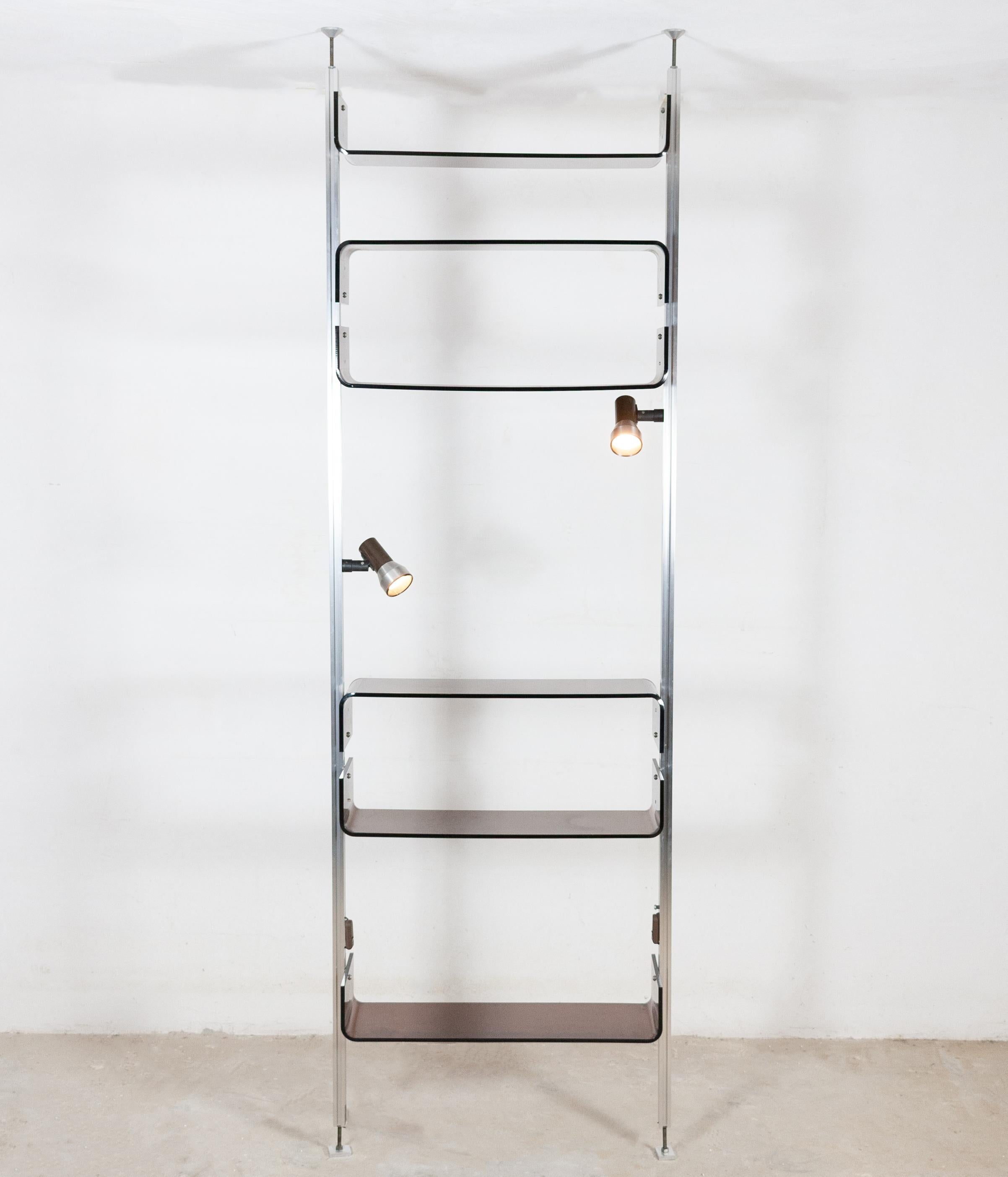 Beautiful shelving unit designed by Michel Ducaroy for the French designer furniture company Roche Bobois in 1970. 

The unit consists of six Lucite shelves and two integrated spotlights which attach to a pair of Aluminum uprights clamped between