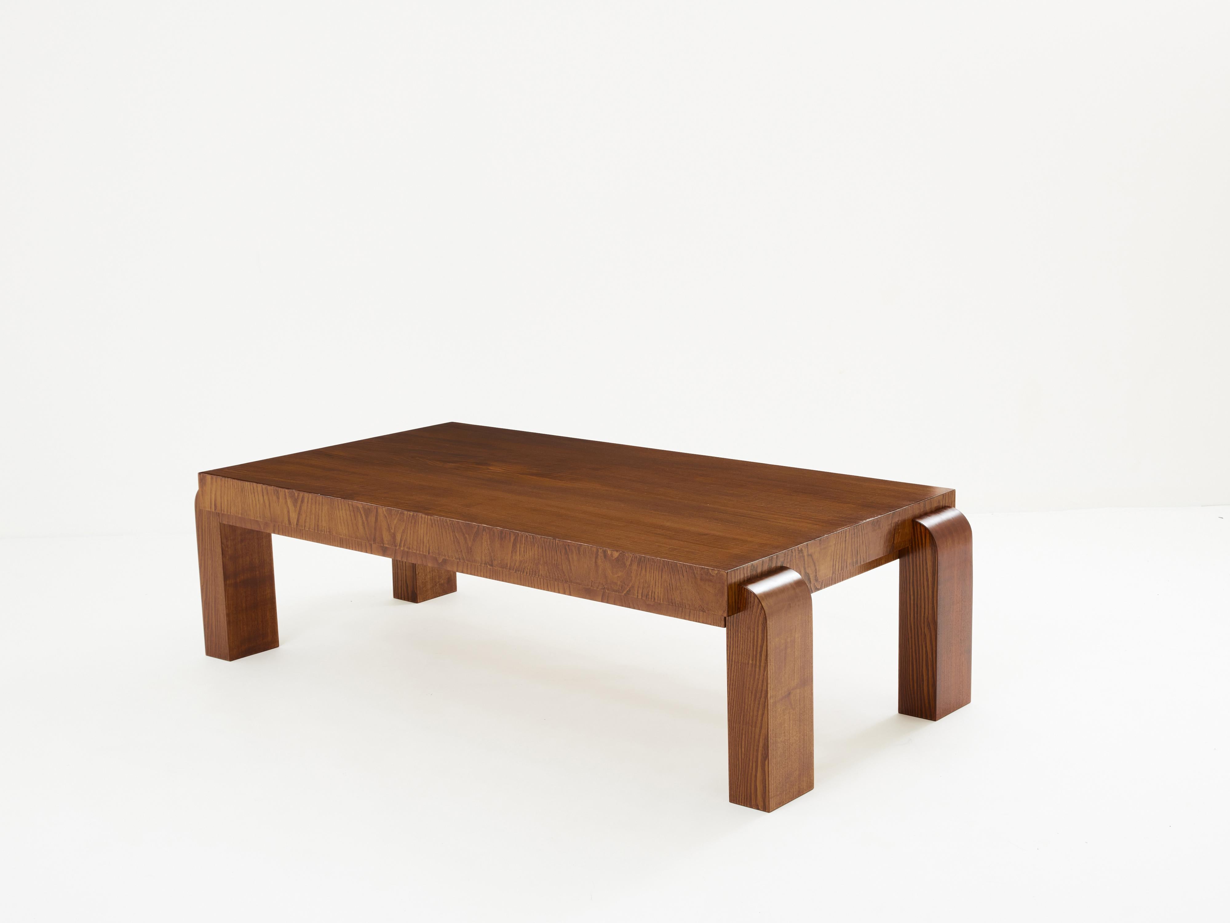 This beautiful coffee table made in solid oak with ashwood veneer is sure to add an element of French modernism to any living room. It was designed and produced by Michel Dufet in France in the early 1930s. It features a large slick ashwood