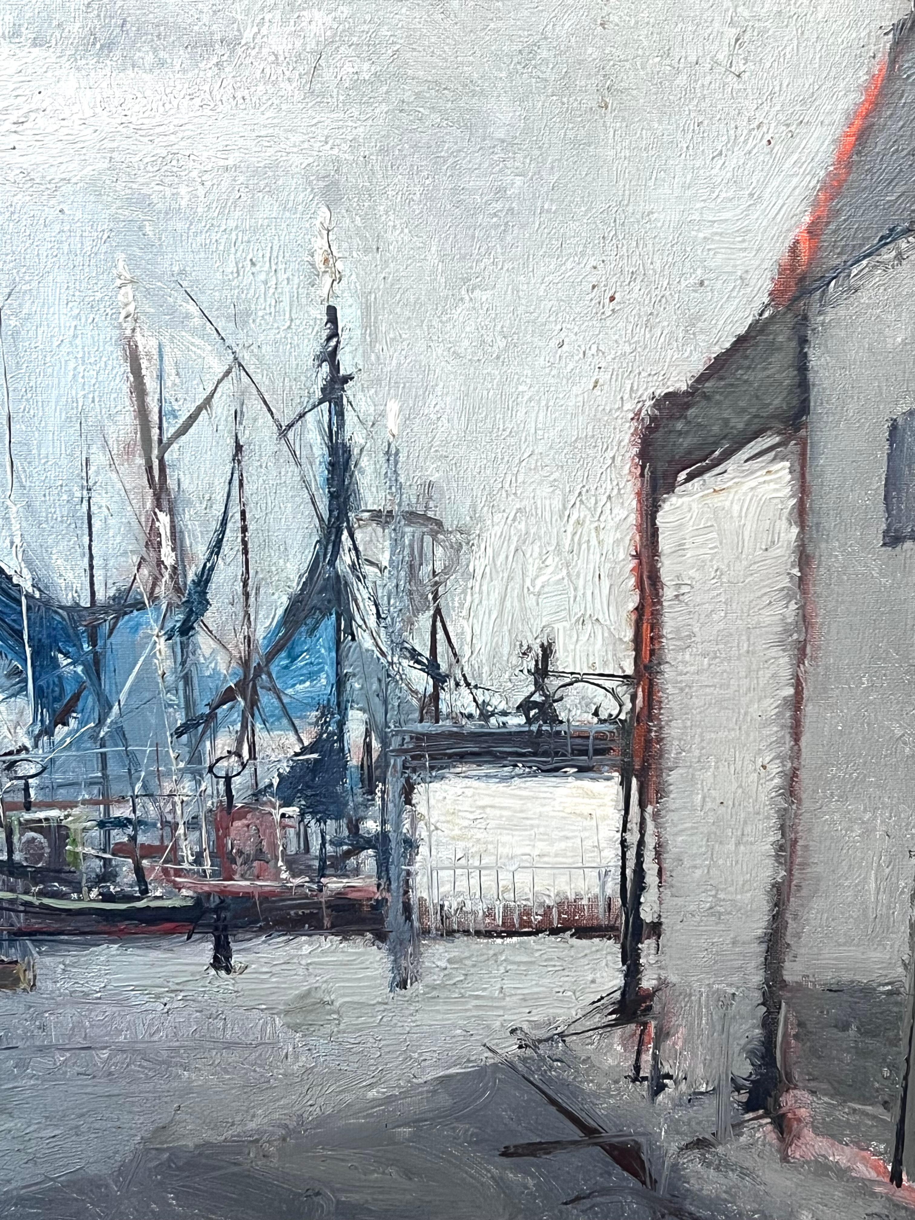Französisches signiertes Ölgemälde Boote in Hafen Moody Grey, Mitte des 20. Jahrhunderts (Grau), Landscape Painting, von Michel Gassies