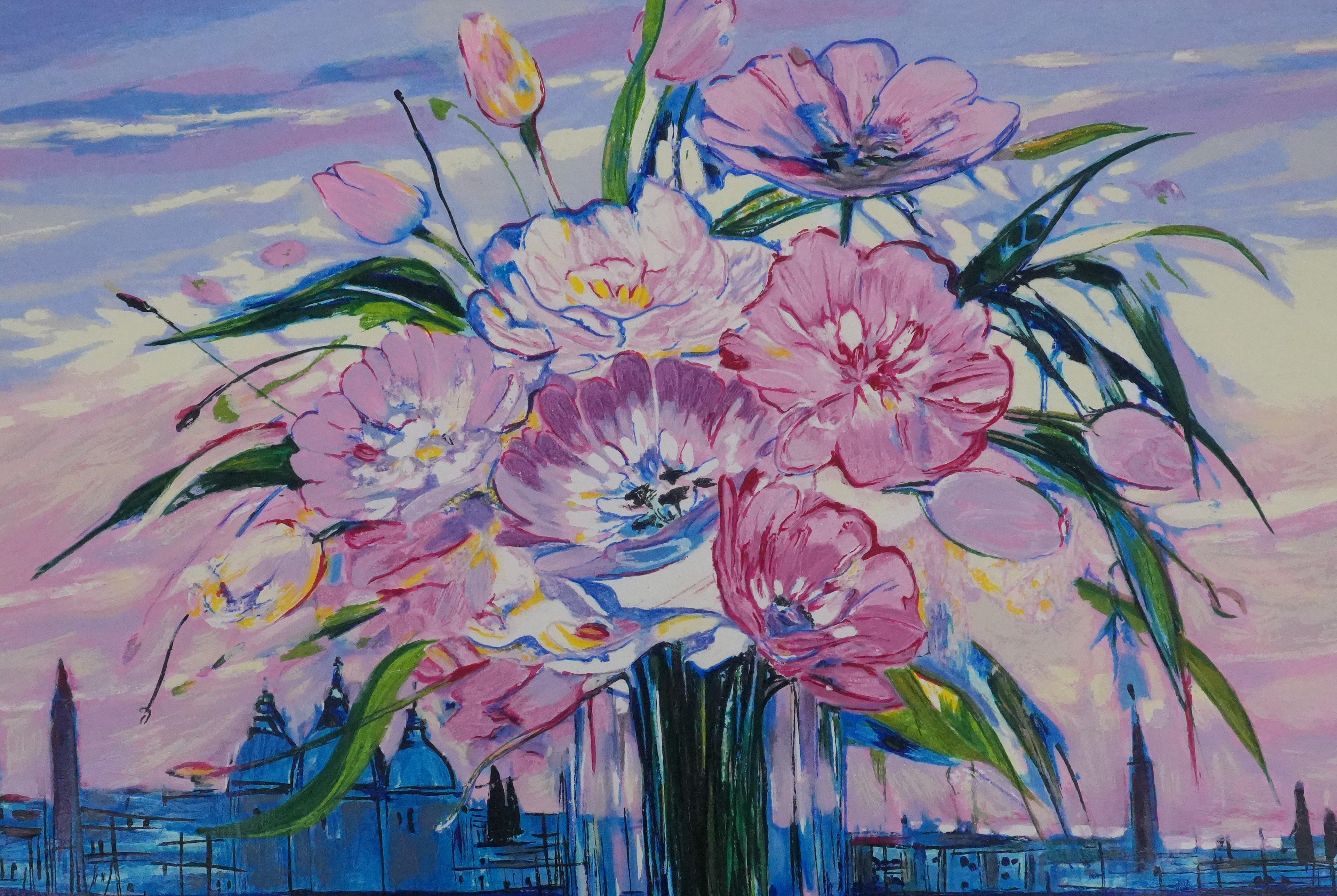 Blumenstrauß unter einem rosa Himmel - Original-Siebdruck (Grau), Still-Life Print, von Michel Henry