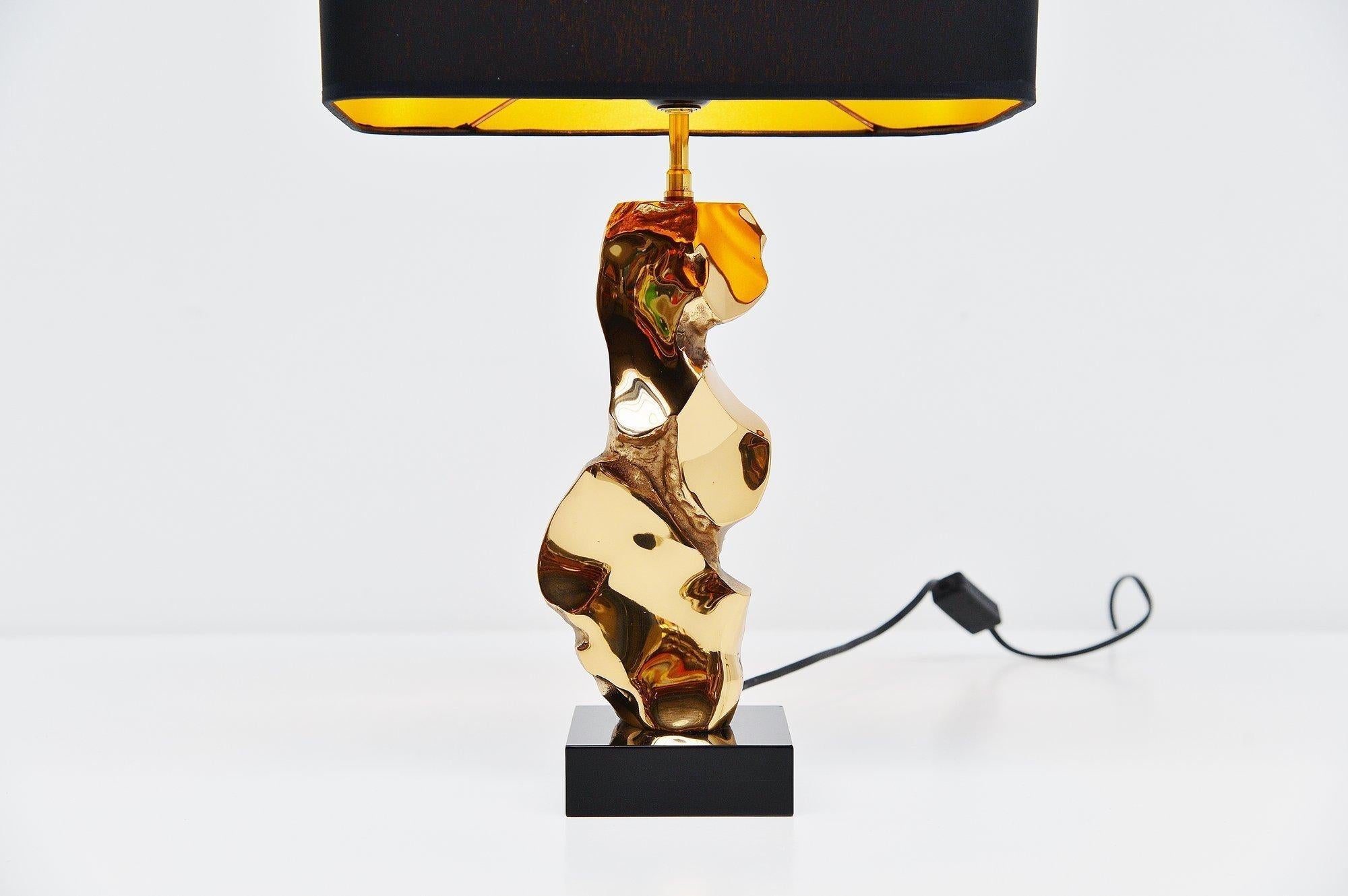 Amazing sculptural table lamp designed and manufactured by Michel Jaubert, France, 1970. This hand-sculpted lamp is more a piece of art that gives light as well. Solid bronze sculptural foot with black lacquered wooden base. Lamp looks really great