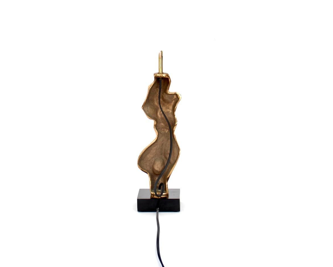  Michel Jaubert: Skulpturale französische Tischlampe aus Bronzeguss  (Ende des 20. Jahrhunderts) im Angebot