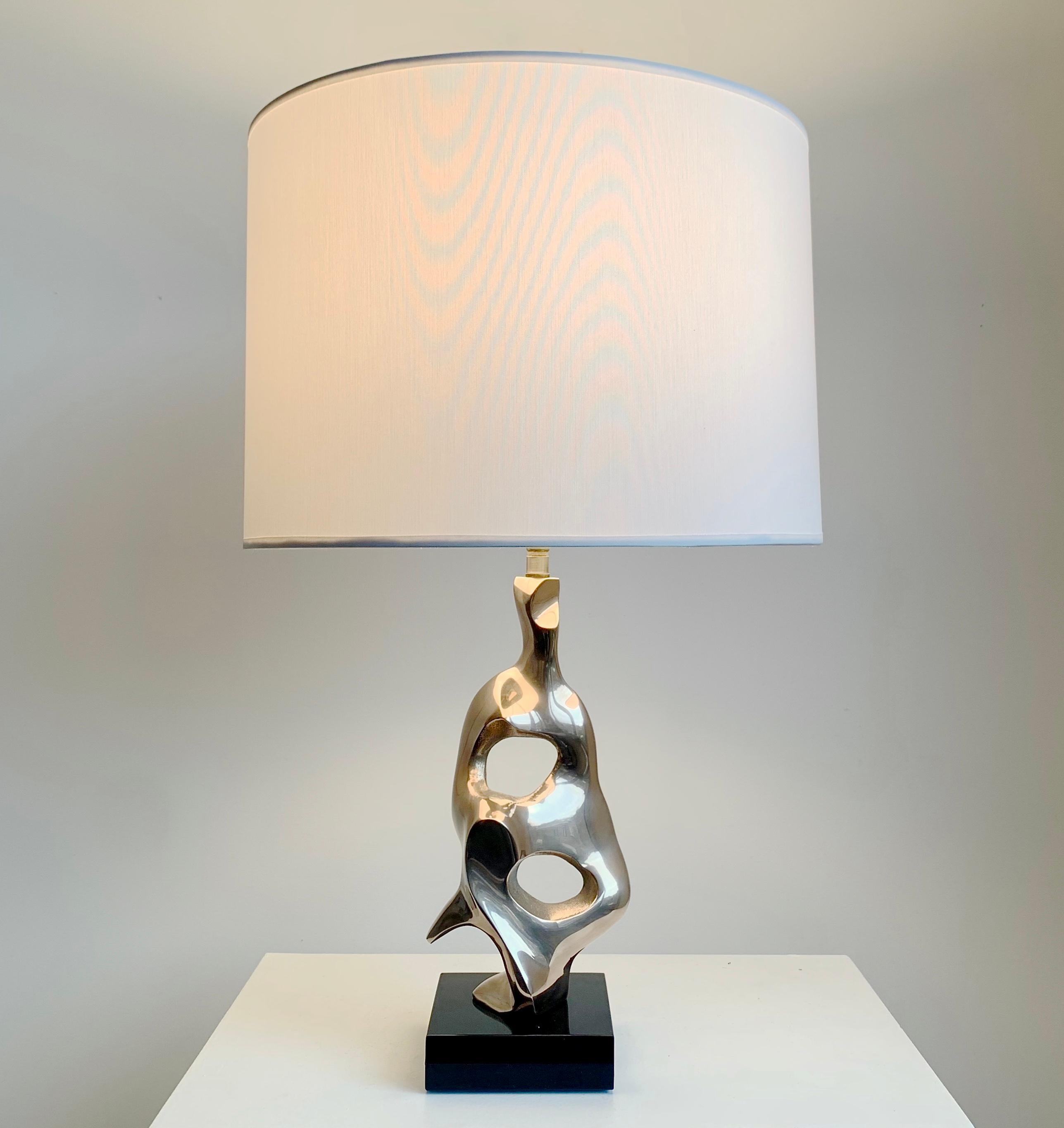French Michel Jaubert Signed Sculptural Bronze Table Lamp, circa 1975, France For Sale