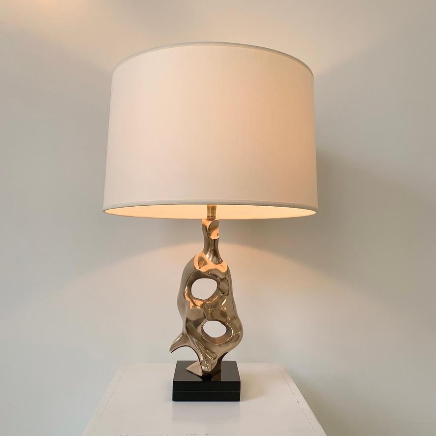 French Michel Jaubert Signed Sculptural Bronze Table Lamp, circa 1975, France For Sale