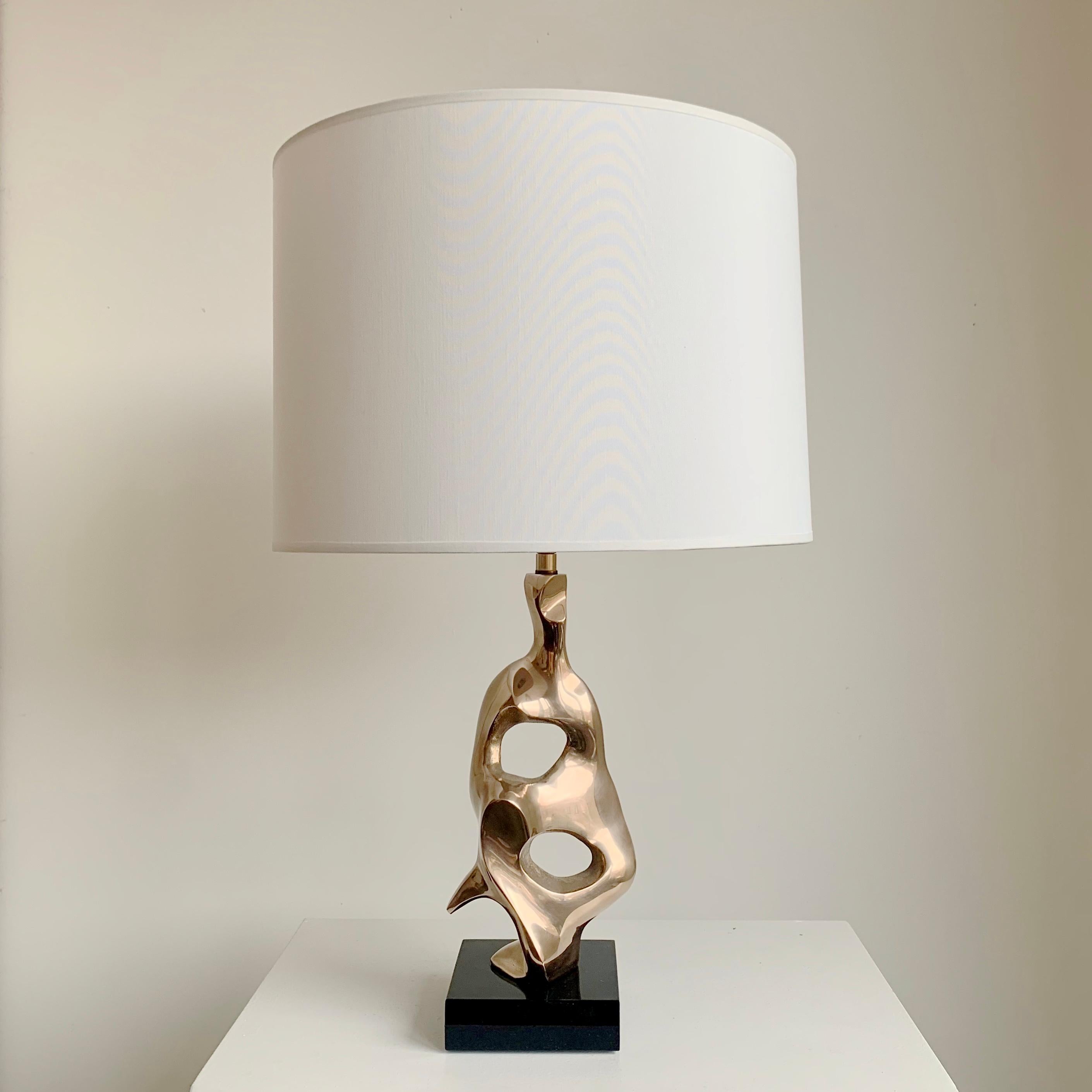Lacquered Michel Jaubert Signed Sculptural Bronze Table Lamp, circa 1975, France For Sale