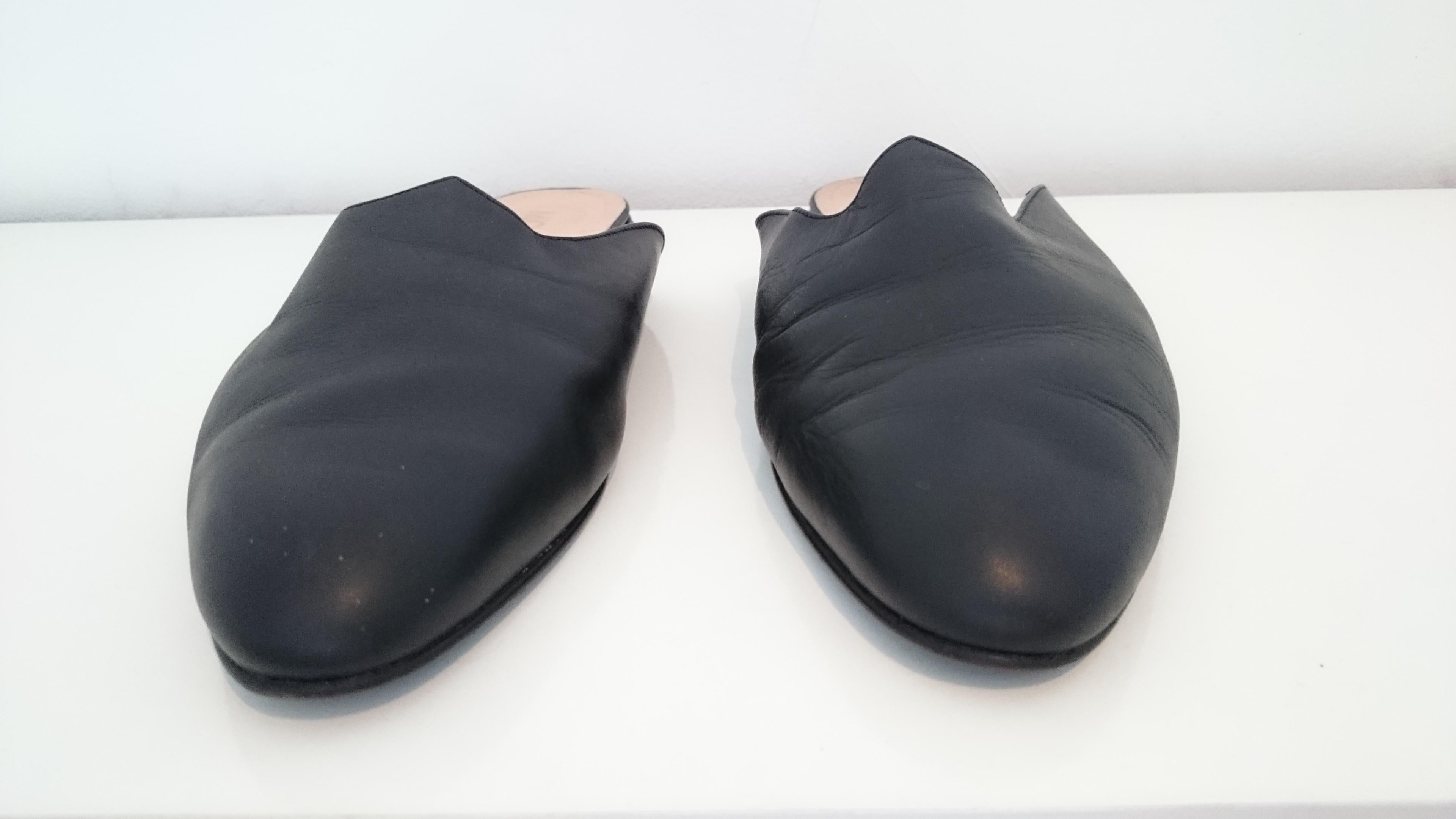 Michael Klein Black Leather Slippers for Home.
Size: 9B (US)
Great conditions.
Made in Italy