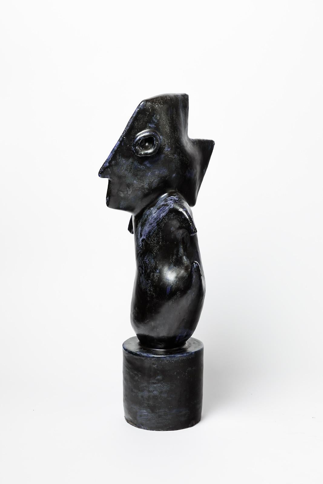 20ième siècle Sculpture d'animal abstraite en céramique bleu foncé abstrait - Michel Lanos en vente