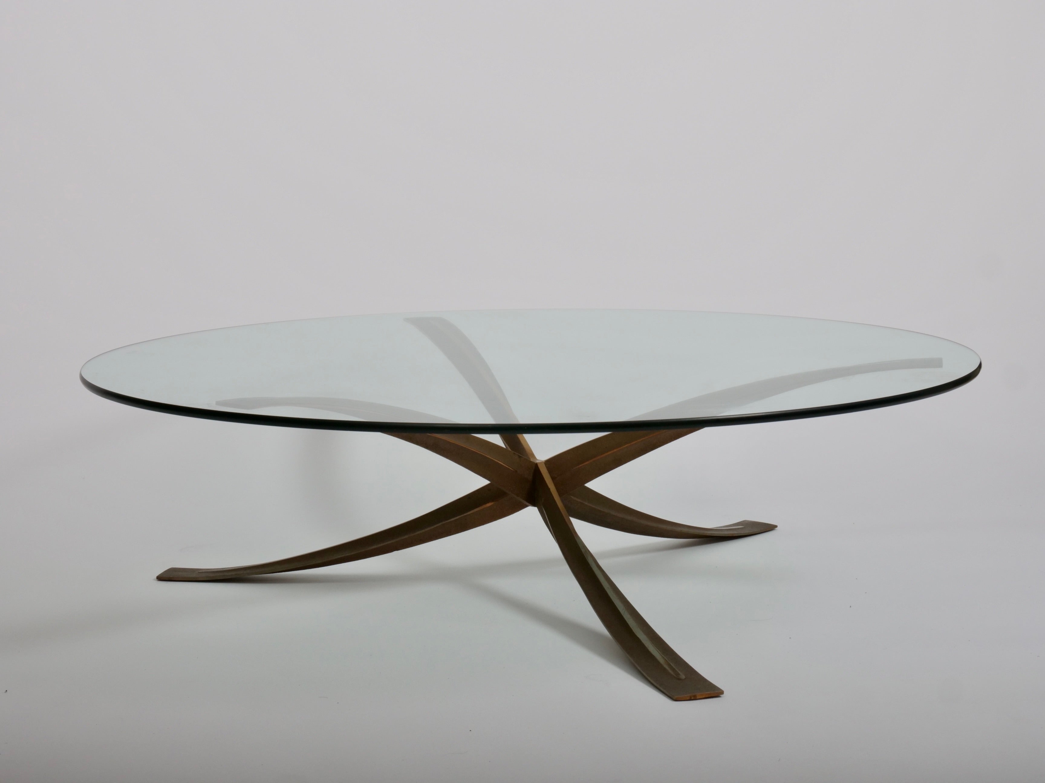 Seltener runder Couchtisch aus Bronzeguss von Michal Mangematin

Schöne Patina auf dem Bronzesockel
