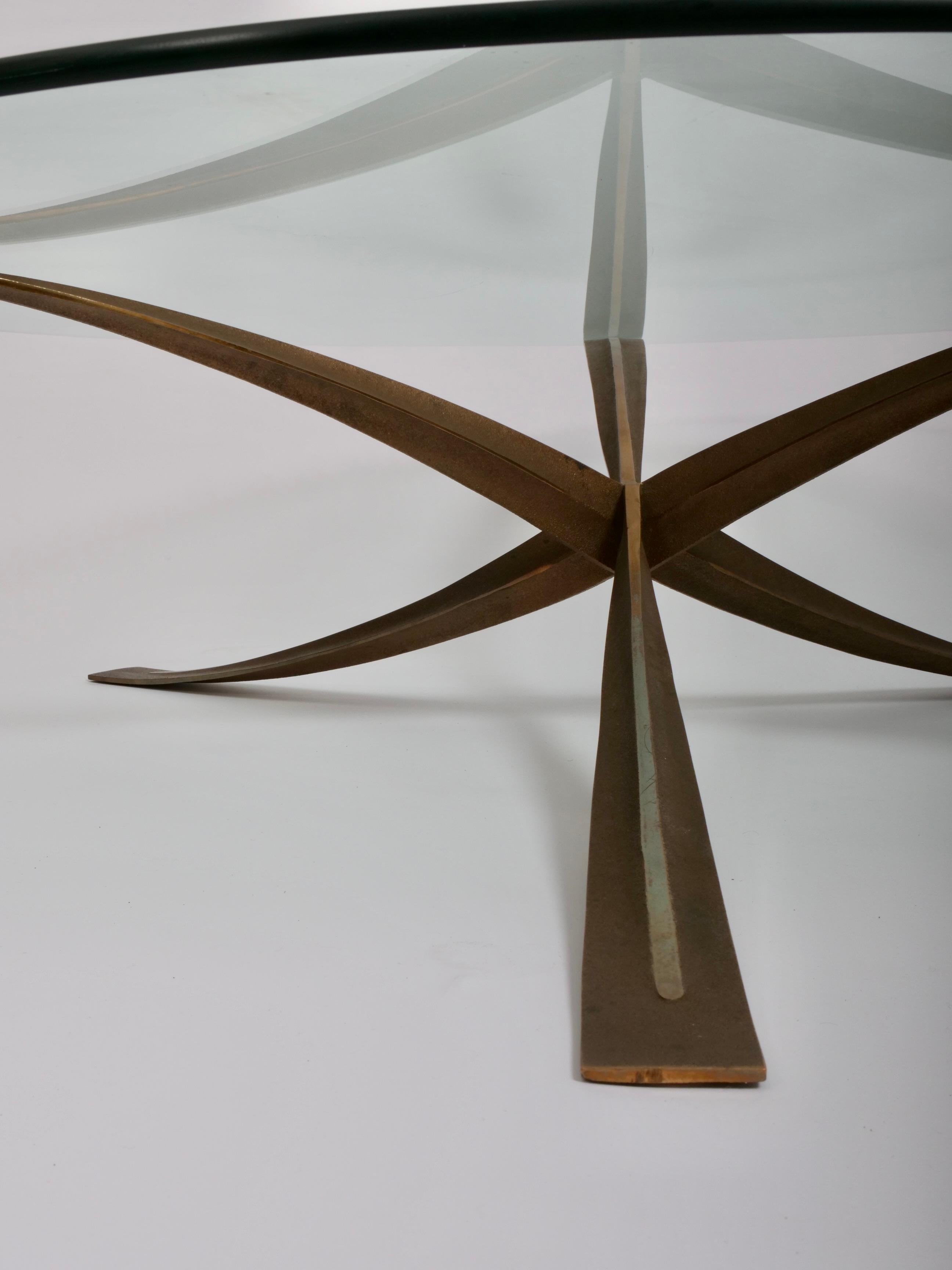 Michel Mangematin Couchtisch/Cocktailtisch aus Bronzeguss.  Frankreich um 1962 im Angebot 2