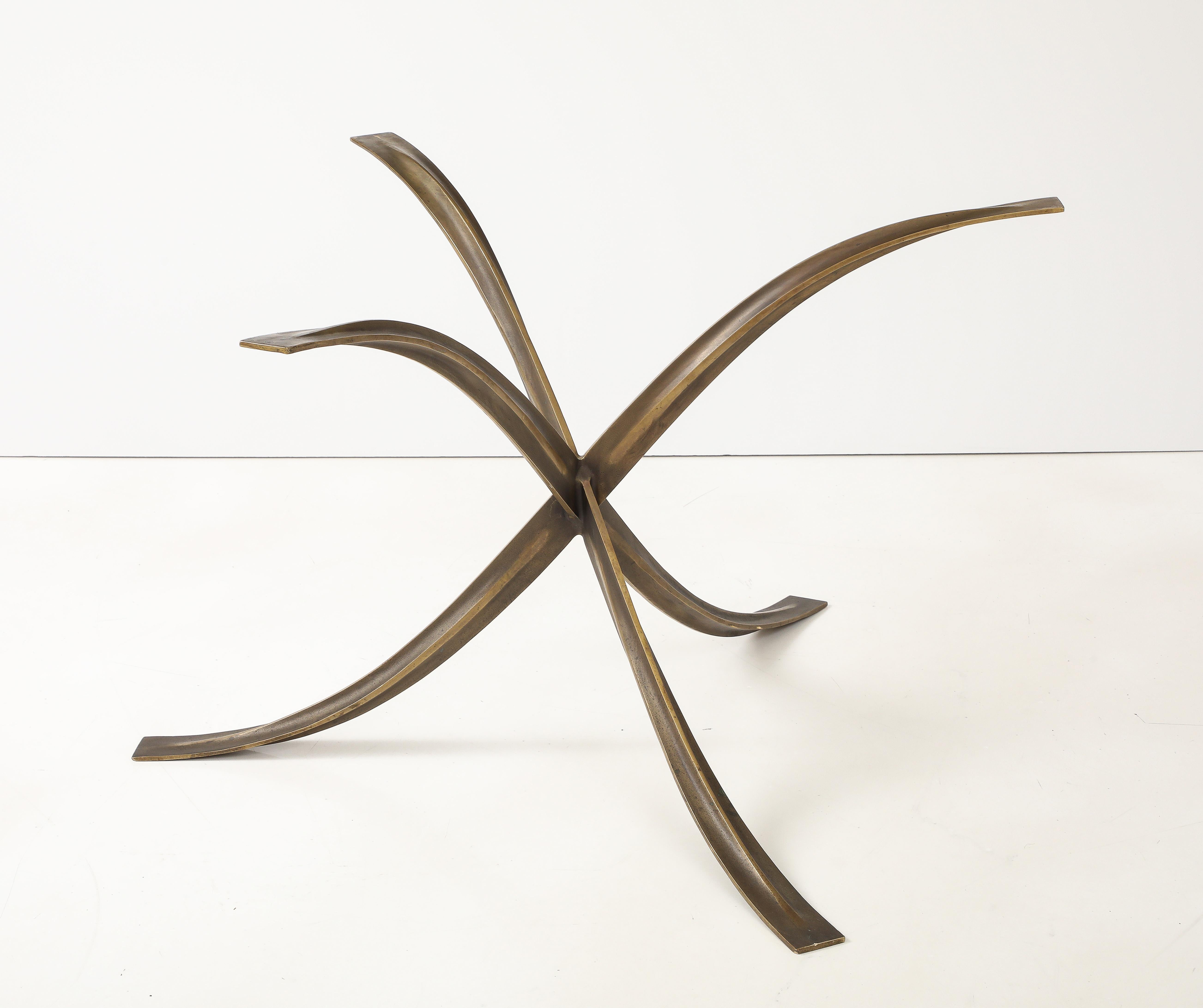 Michel Mangematin Sculptural French. 1960 Mid Century Bronze Dining Center Table In condizioni ottime in vendita a New York, NY