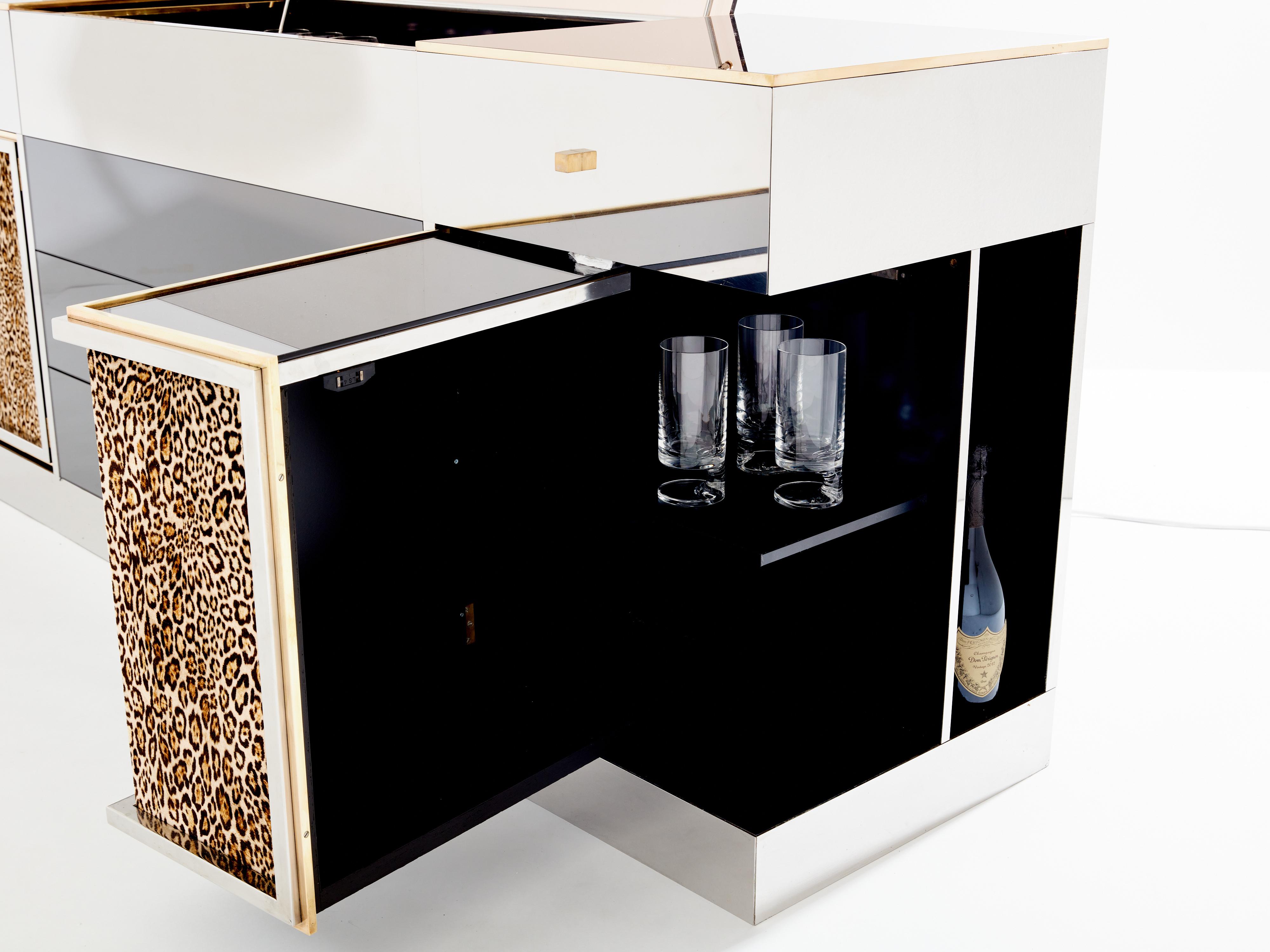 Michel Pigneres credenza bar leopardata a specchio in ottone 1969 In condizioni buone in vendita a Paris, IDF