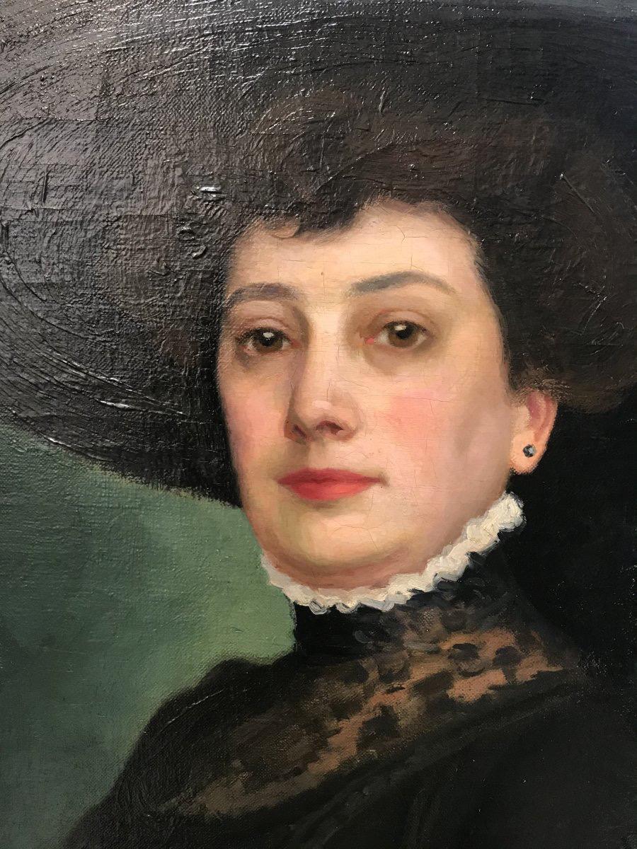 Powerful depiction of a Belle Époque Lady.  Her direct and determined look, despite a sophisticated outfit, marks at the turn of the century a conquering modernity and independence.
Inscribed on reverse Richard-Putz, Michel ,1917 
Michel