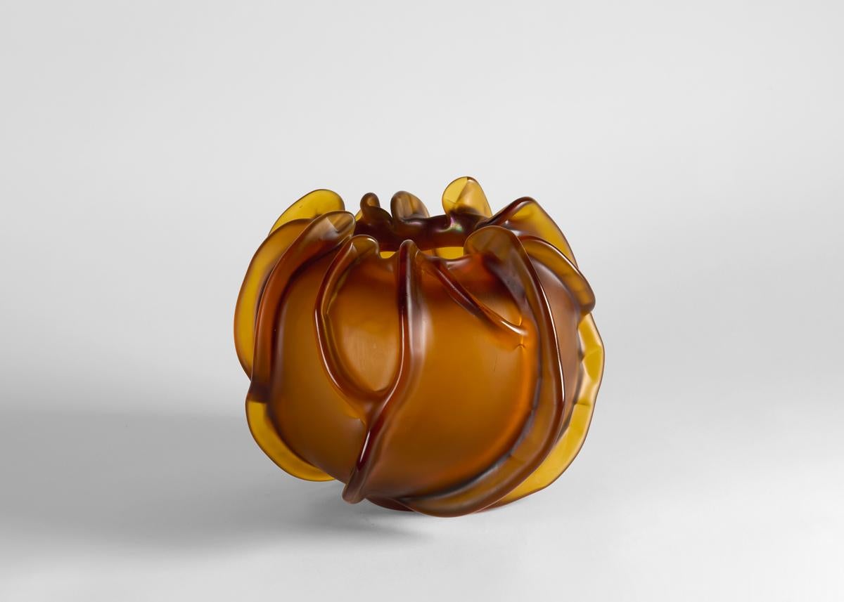Botanica Adriatica è una serie di pezzi unici in tonalità ambra, ispirati al territorio marino dell'alto Adriatico e in particolare alla vegetazione che cresce nelle sue paludi salmastre. Ogni pezzo è stato realizzato a Murano, con la tradizionale
