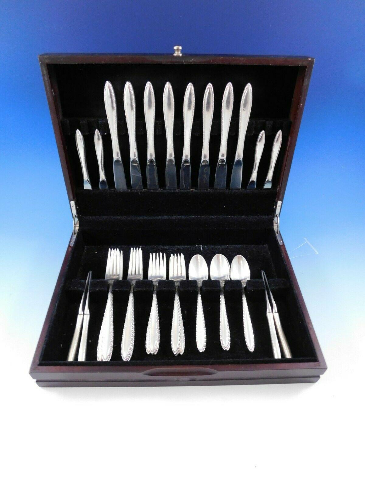 Stunning Michele by Wallace Sterling silver flatware set - 40 pieces. This set includes:

8 knives, 9 1/8