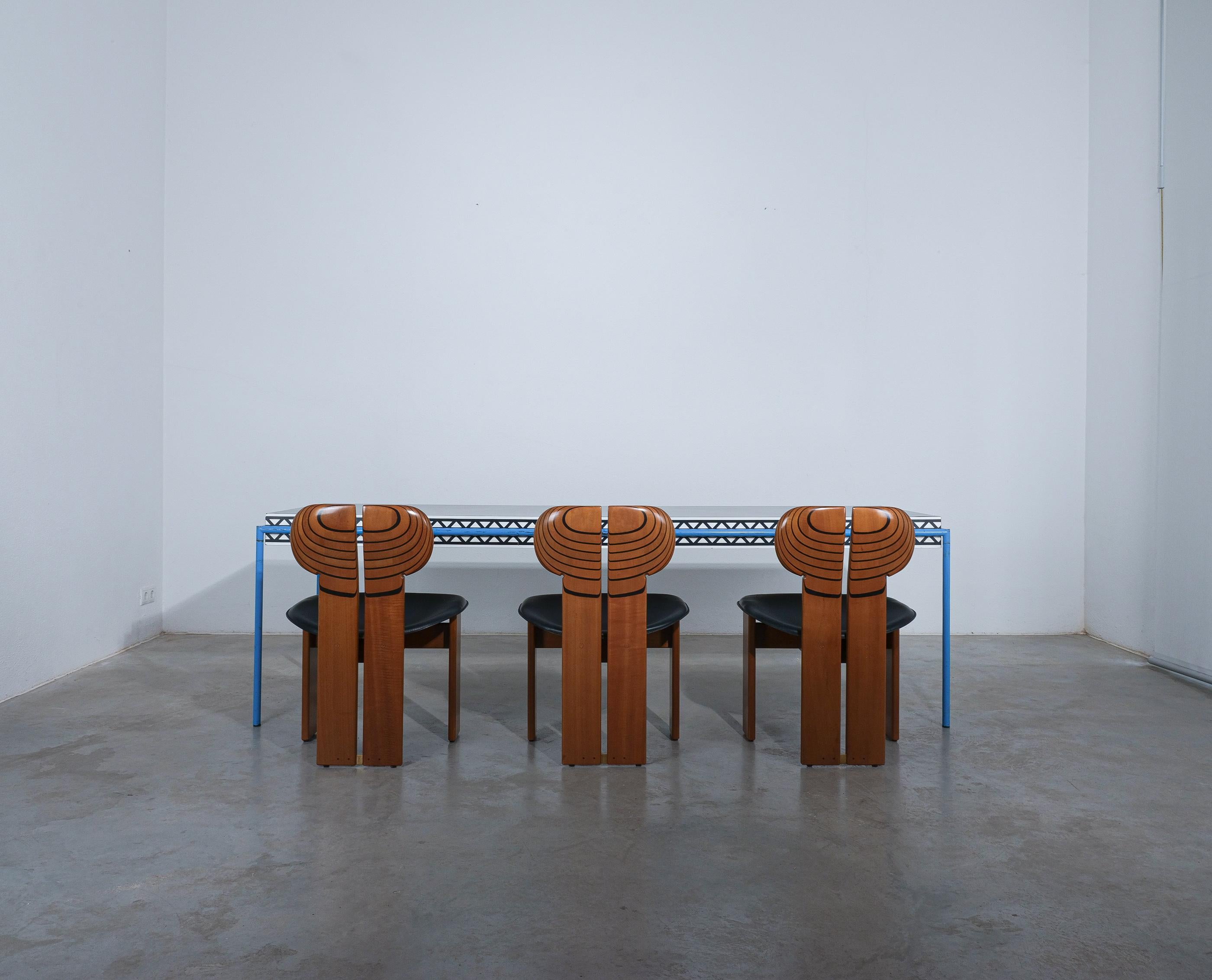 Laminé Table à manger Bourgogne Michele de Lucchi pour Memphis Milano, Italie, 1985 en vente