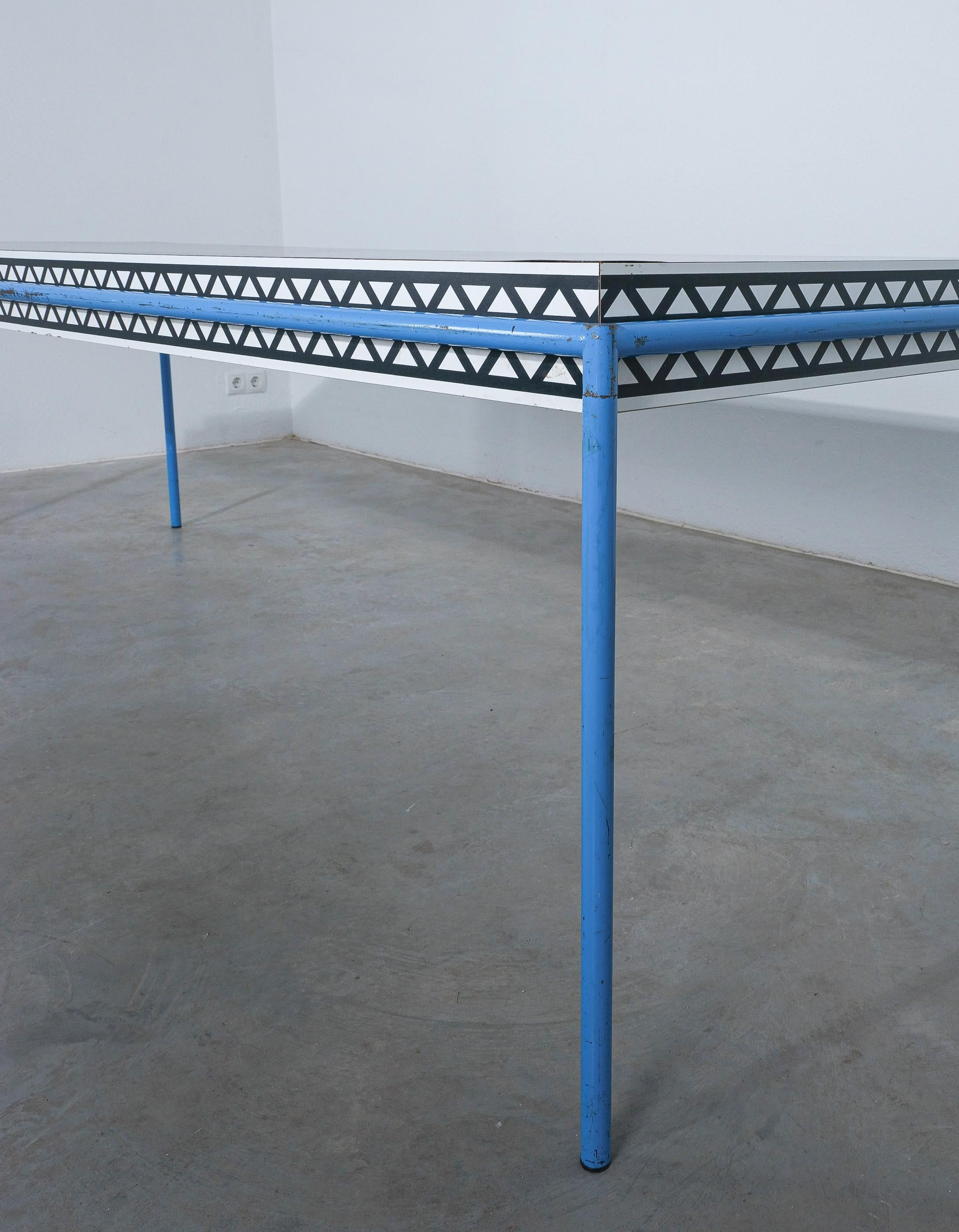 Table à manger Bourgogne Michele de Lucchi pour Memphis Milano, Italie, 1985 Bon état - En vente à Vienna, AT