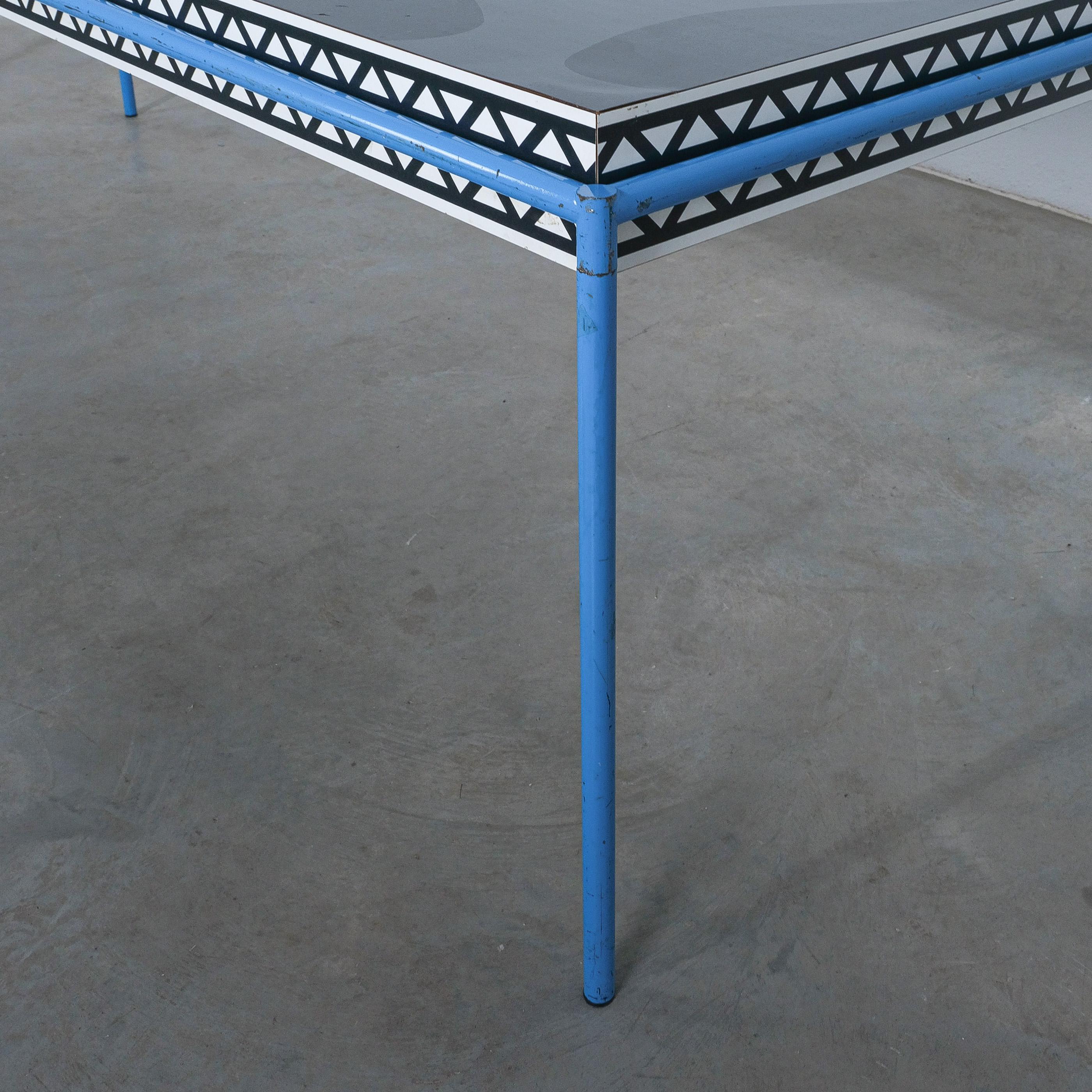Fin du 20e siècle Table à manger Bourgogne Michele de Lucchi pour Memphis Milano, Italie, 1985 en vente