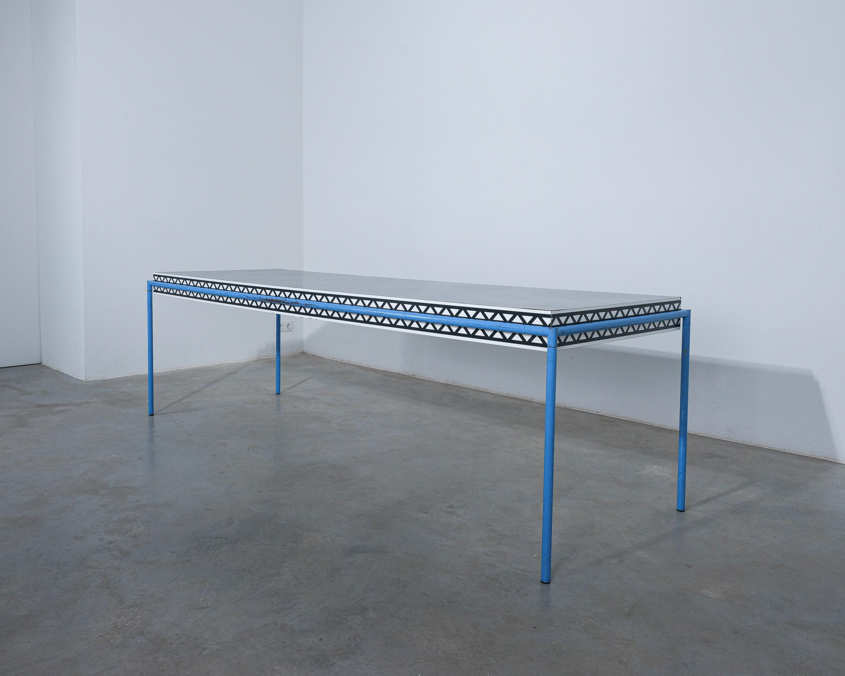 Table à manger Bourgogne Michele de Lucchi pour Memphis Milano, Italie, 1985 en vente 1