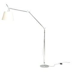 Michele De Lucchi per Artemide Tolomeo Mega Lampada da terra in argento e crema